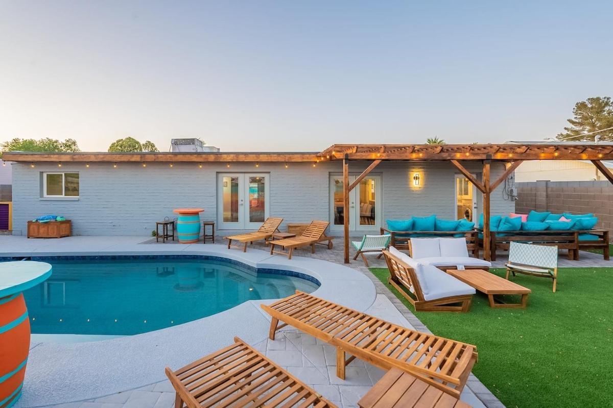 Holiday home Sleeps 10 With Pool New Everything
