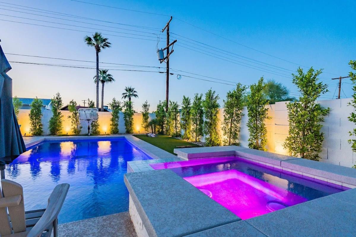 Lux Oasis Pool Hot Tub Sleeps 12