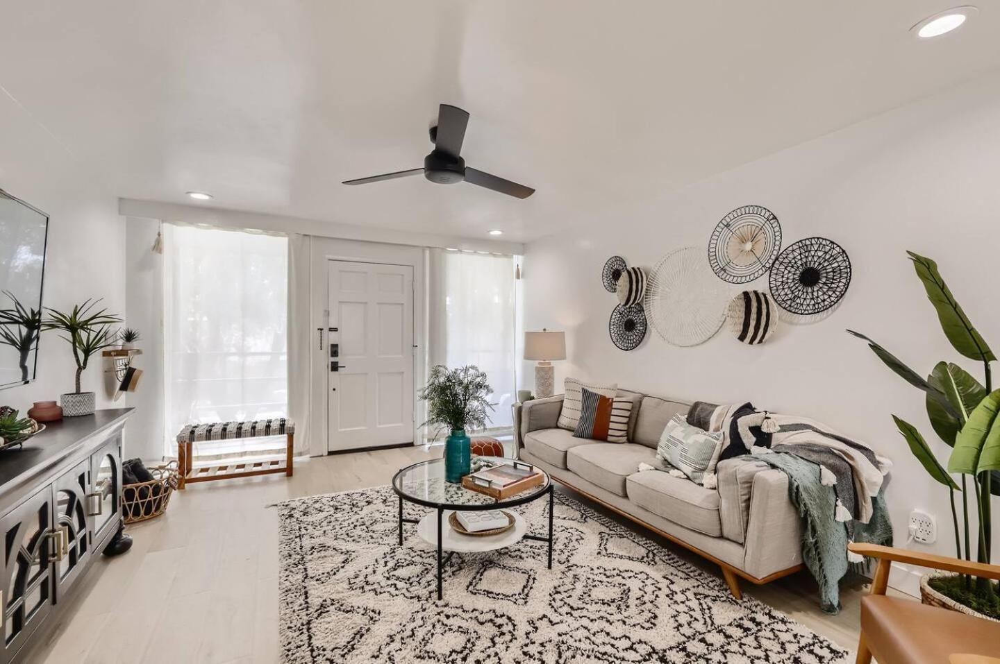 Luxury In Old Town Wpool