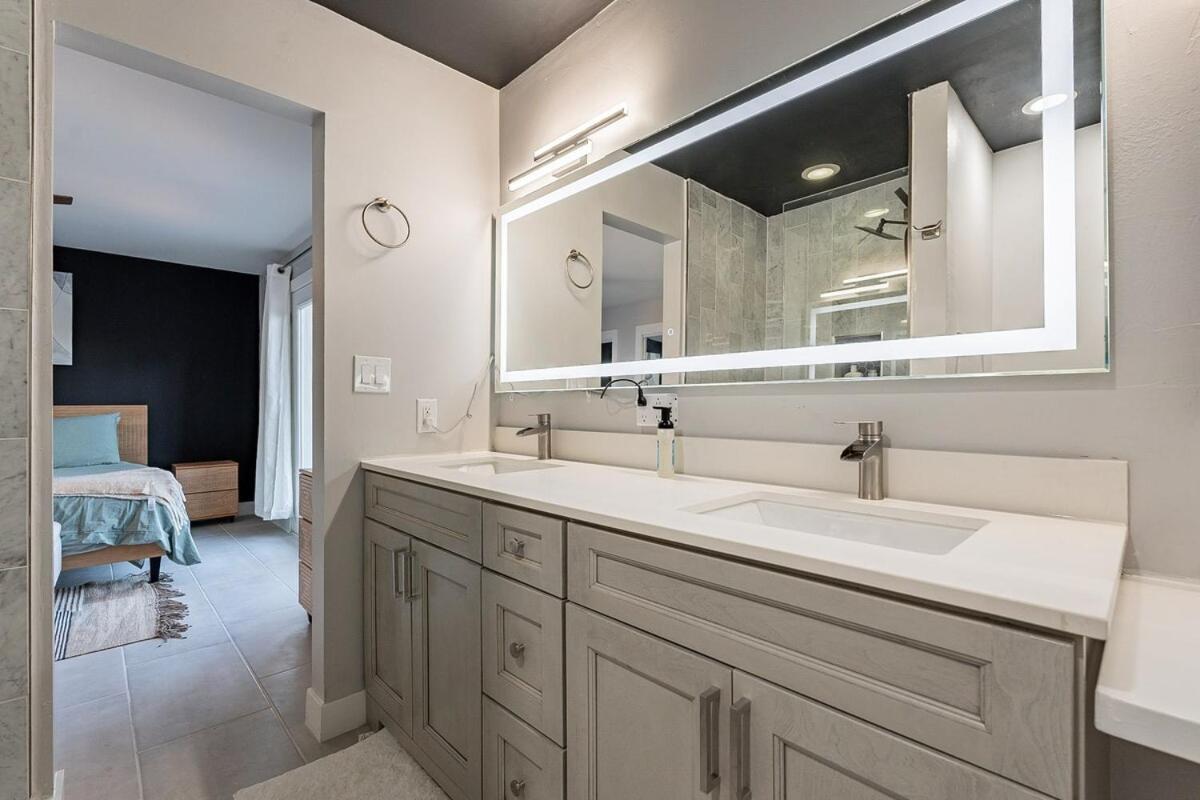 Sleeps 10 With Pool New Everything Holiday home Scottsdale