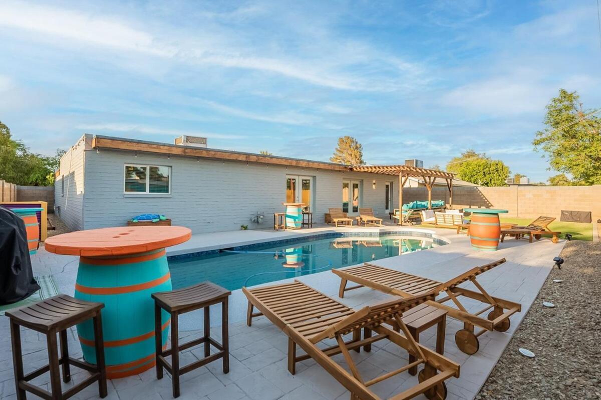 Holiday home Sleeps 10 With Pool New Everything