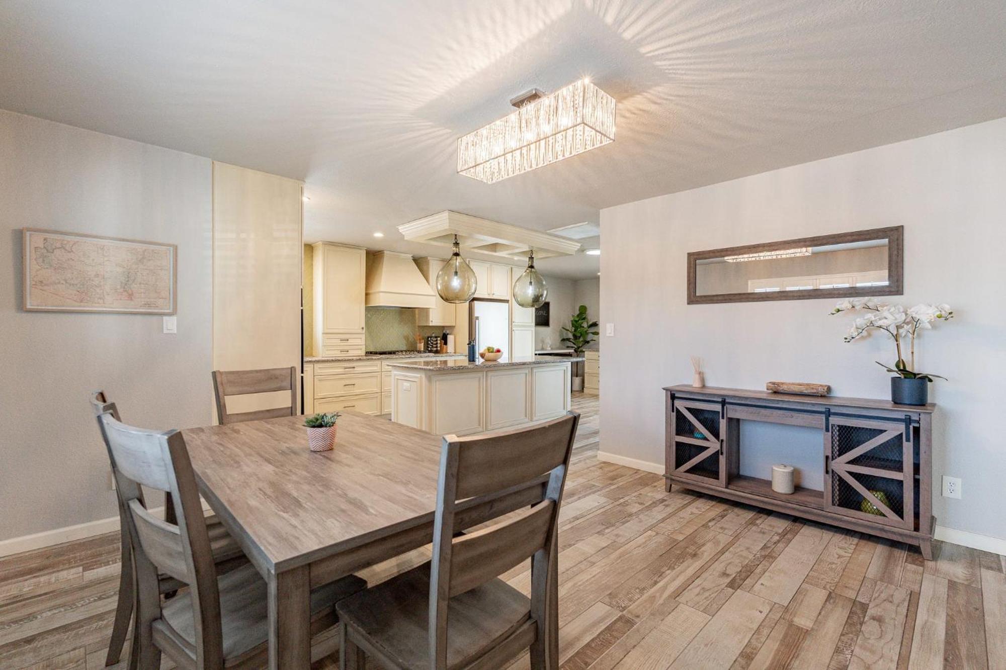 Holiday home Complimentary Heated Pool Close To Oldtown3br *