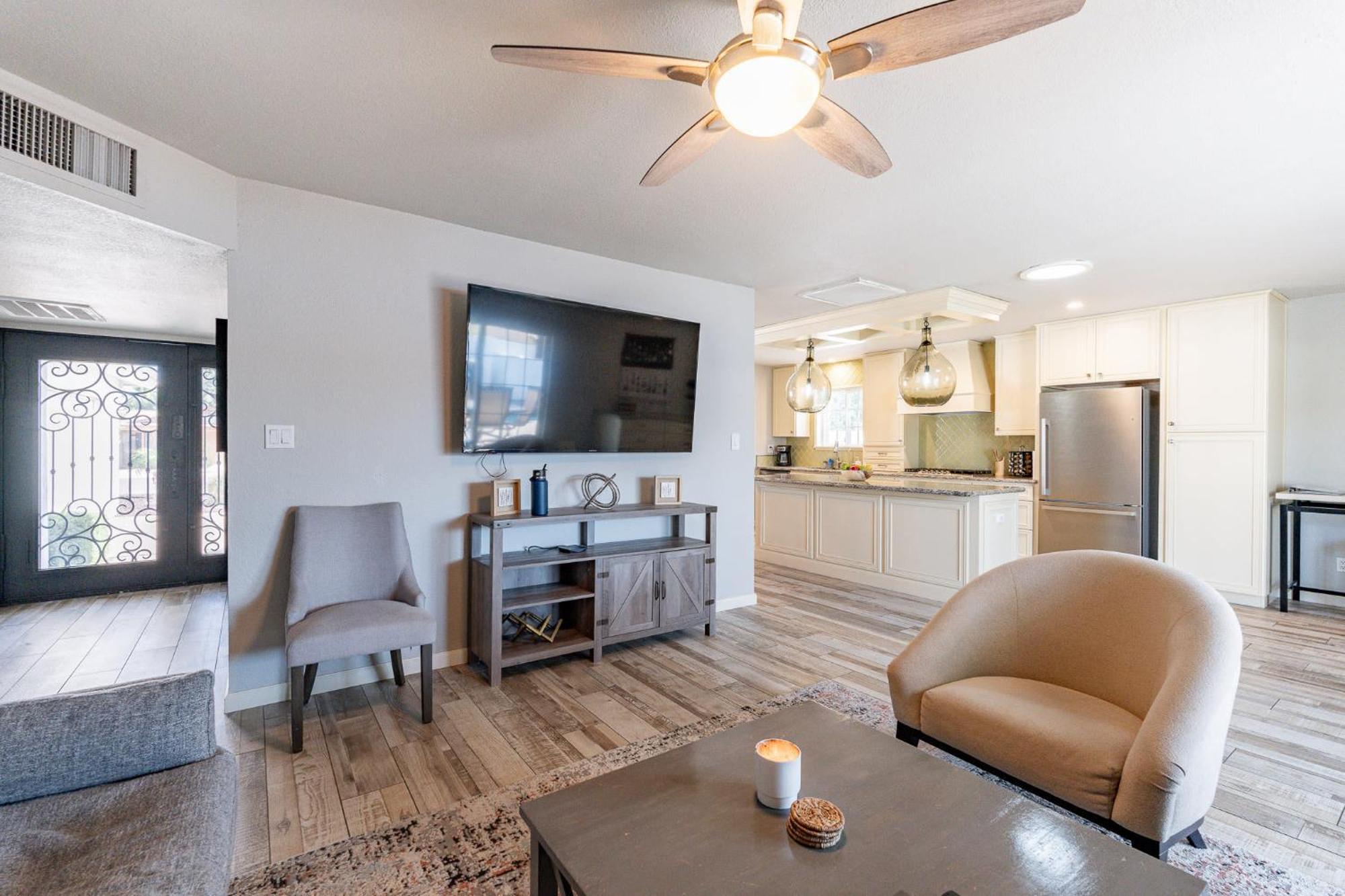 Complimentary Heated Pool Close To Oldtown3br Holiday home Scottsdale