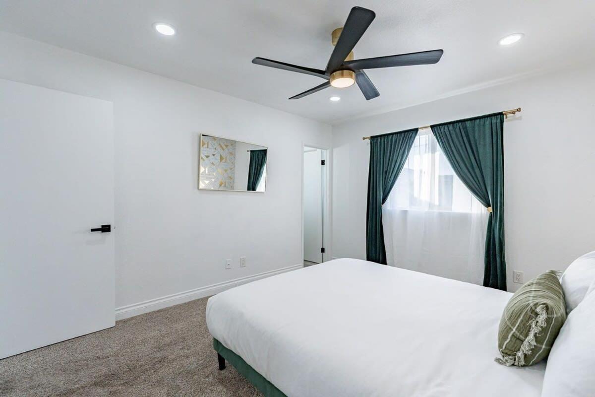 Lux Oasis Pool Hot Tub Sleeps 12 Holiday home Scottsdale