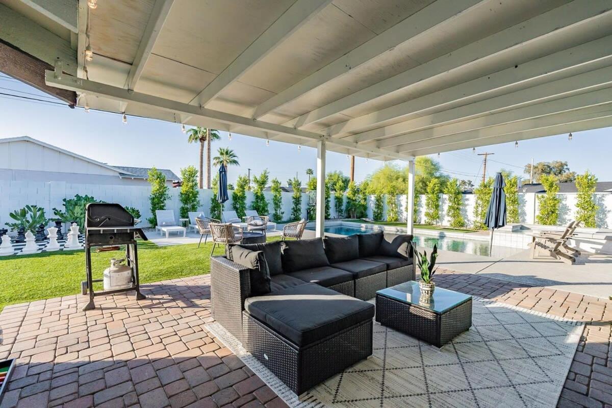 Lux Oasis Pool Hot Tub Sleeps 12 Scottsdale