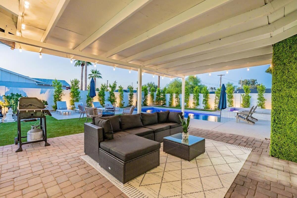 Lux Oasis Pool Hot Tub Sleeps 12 *