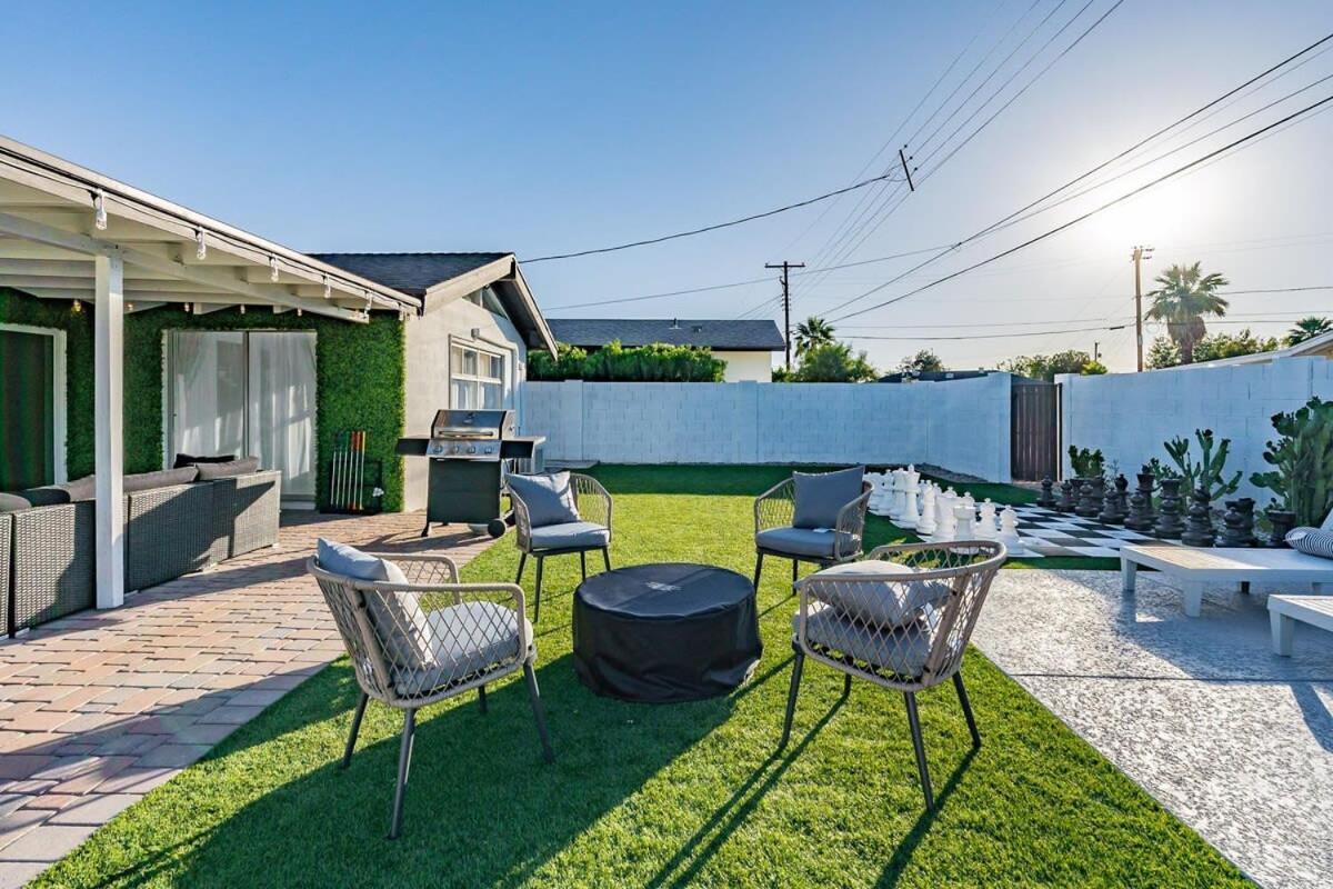 Lux Oasis Pool Hot Tub Sleeps 12 Holiday home *