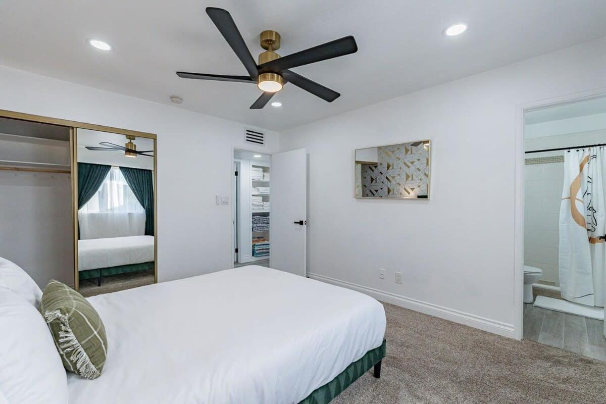 Lux Oasis Pool Hot Tub Sleeps 12 Holiday home Scottsdale