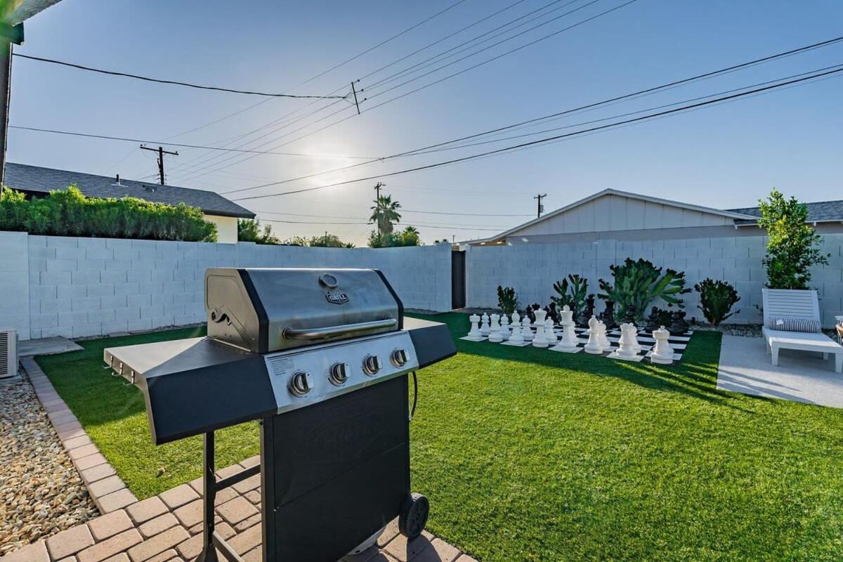 Lux Oasis Pool Hot Tub Sleeps 12 Holiday home