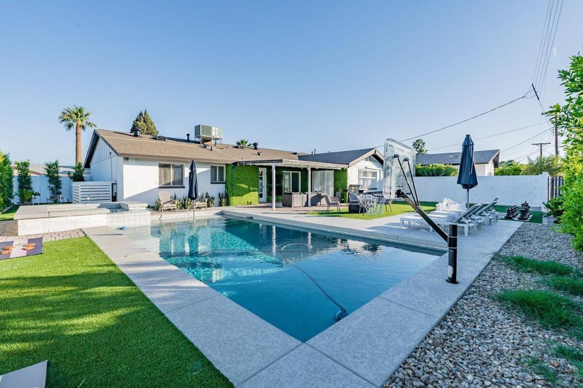 Holiday home Lux Oasis Pool Hot Tub Sleeps 12 *