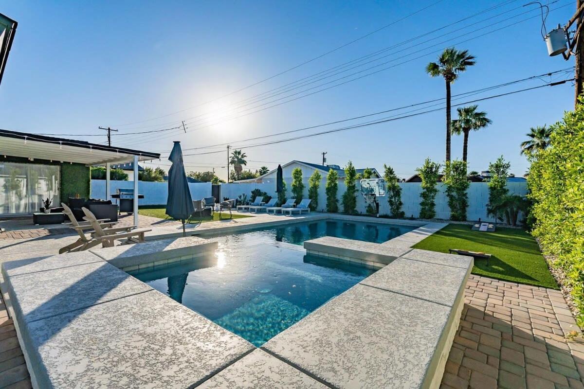 Lux Oasis Pool Hot Tub Sleeps 12 Holiday home Scottsdale