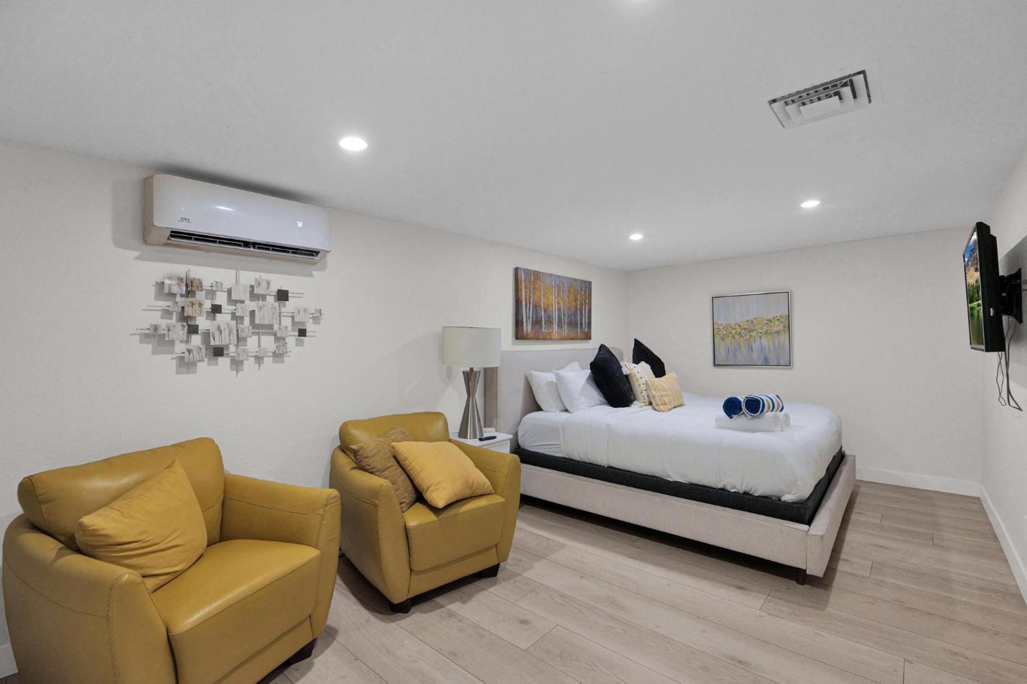 Sunkist Sanctuary In Holiday home Scottsdale