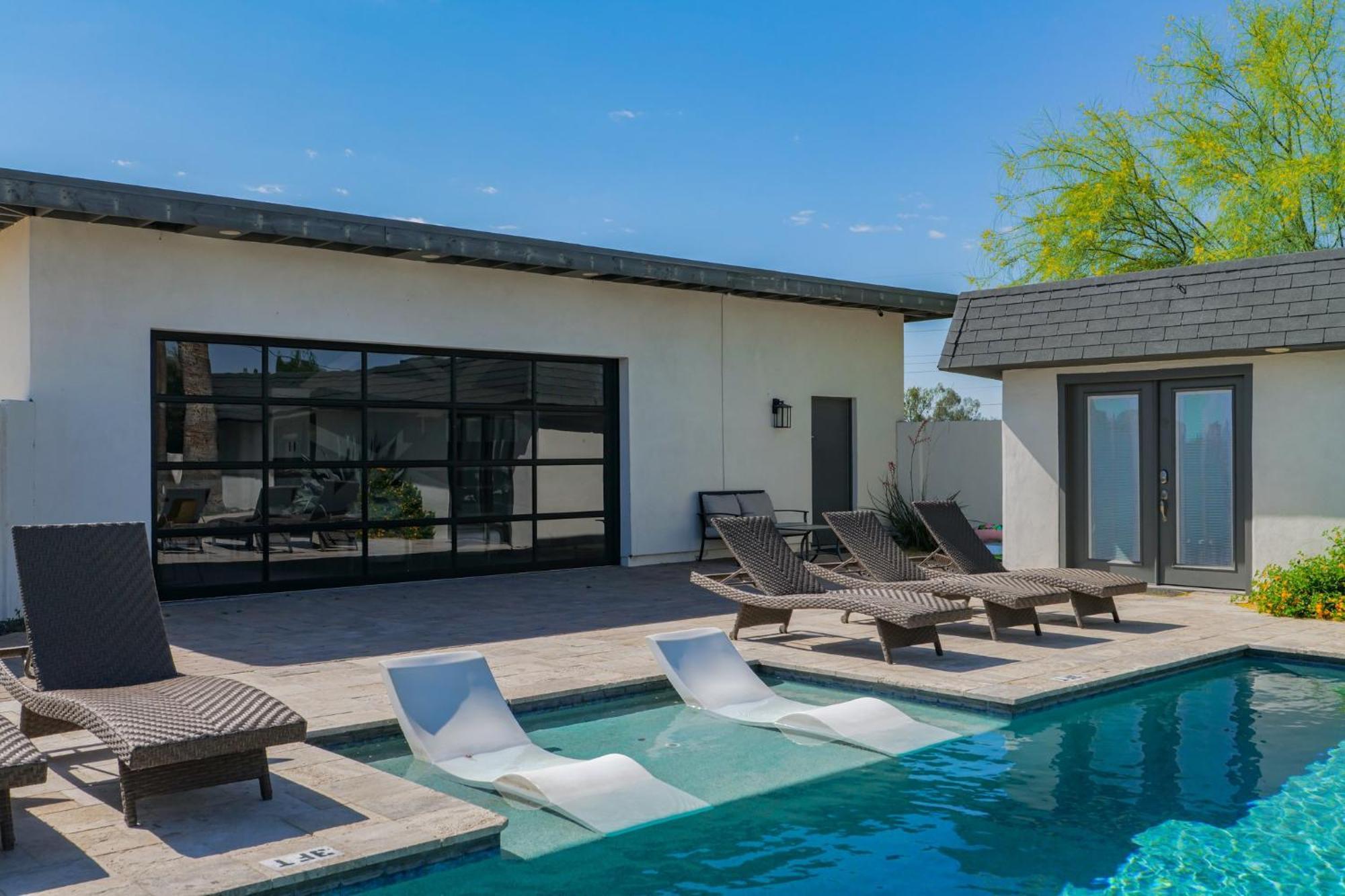 Sunkist Sanctuary In Holiday home *