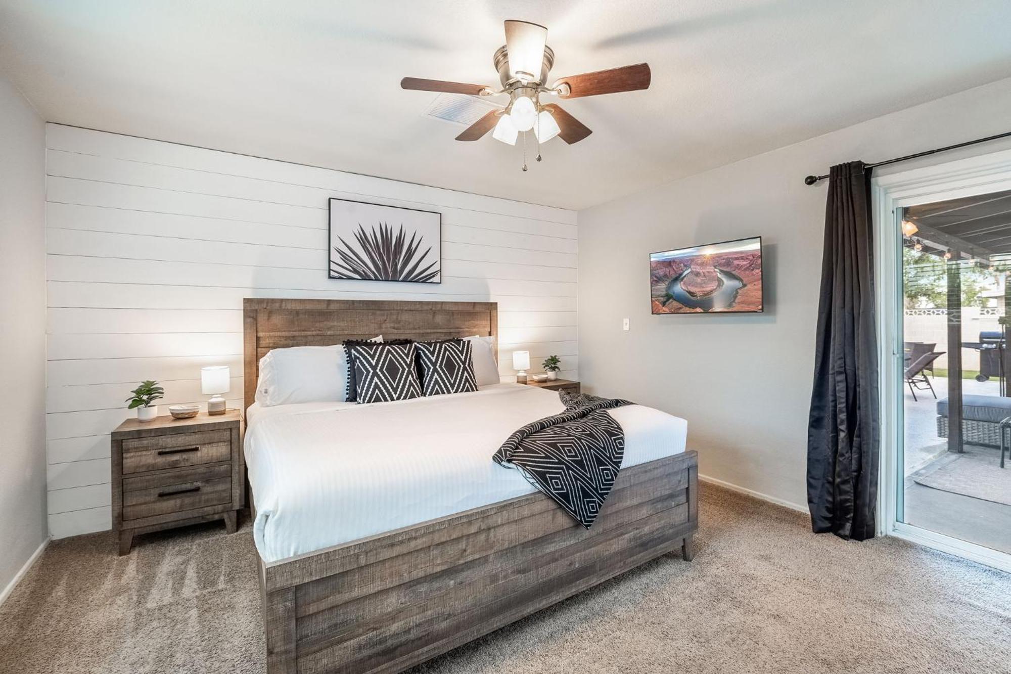 Holiday home Luxe Getaway W Heated Pool & Firepit