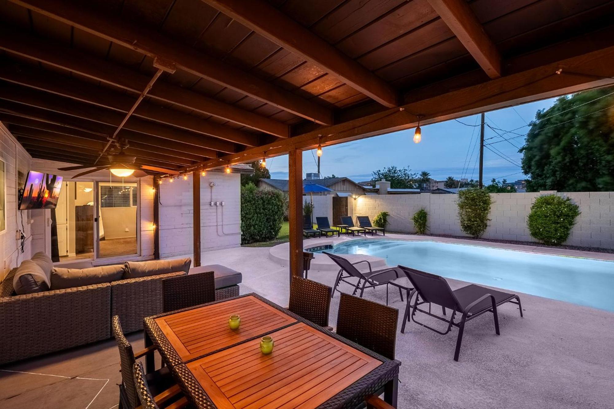 Holiday home Luxe Getaway W Heated Pool & Firepit