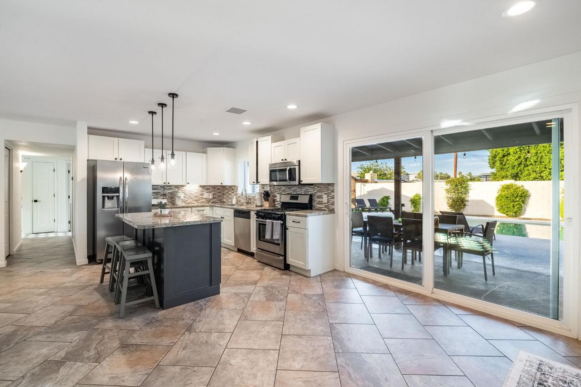 Luxe Getaway W Heated Pool & Firepit *