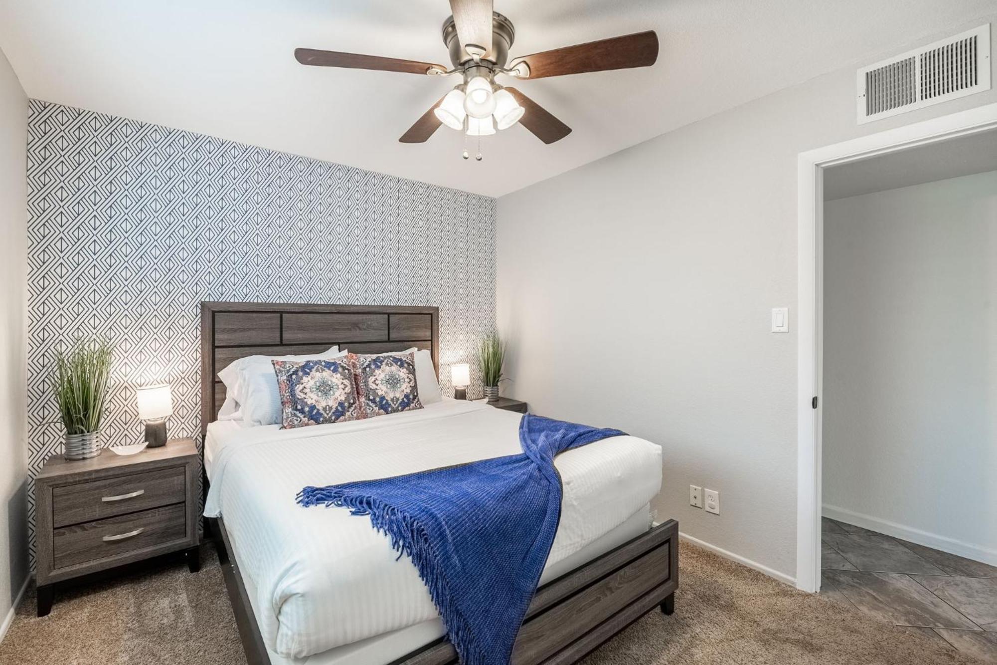 Holiday home Luxe Getaway W Heated Pool & Firepit *