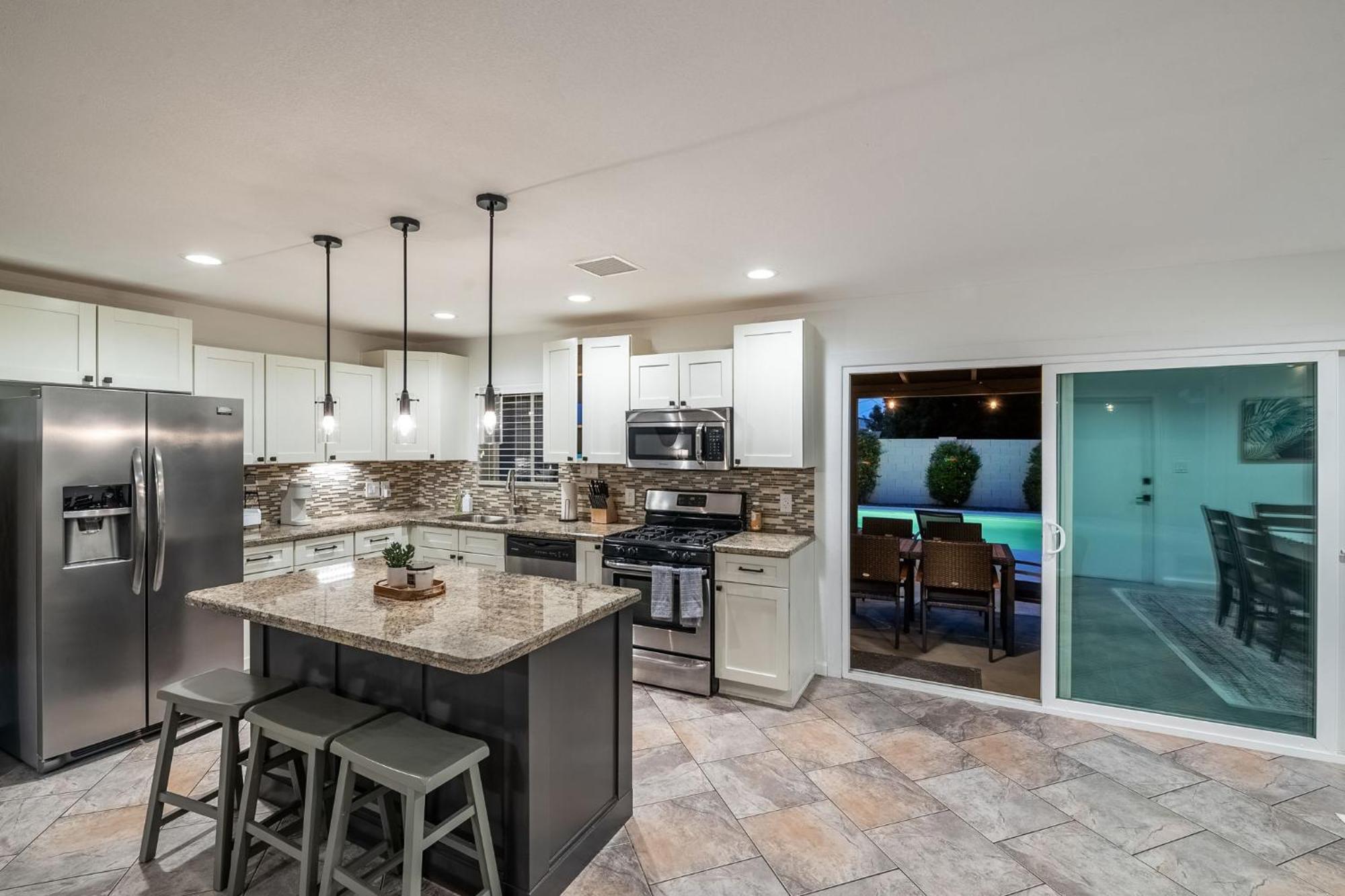 Holiday home Luxe Getaway W Heated Pool & Firepit