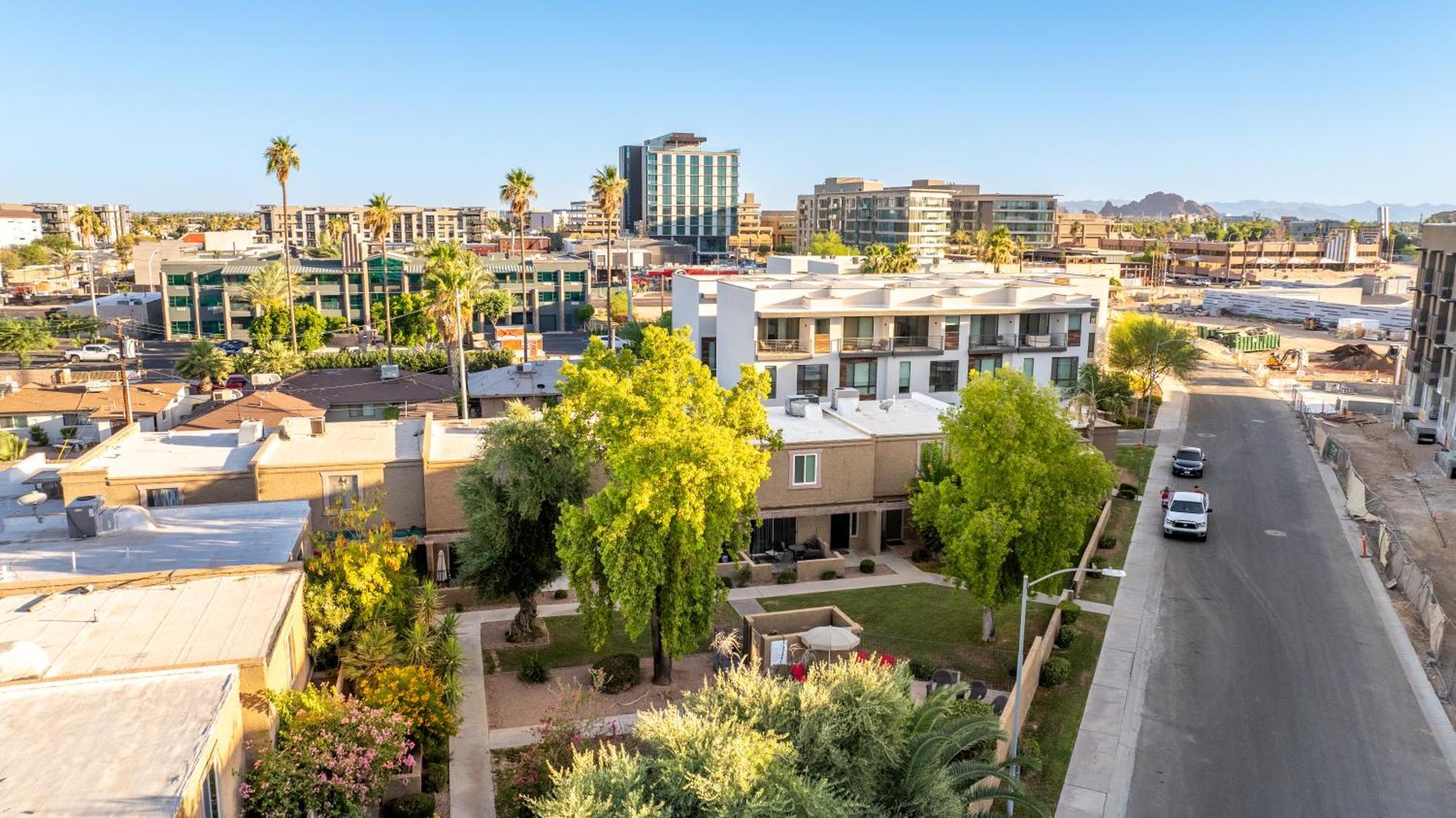 Townhome With Pool, Walk To Old Town *