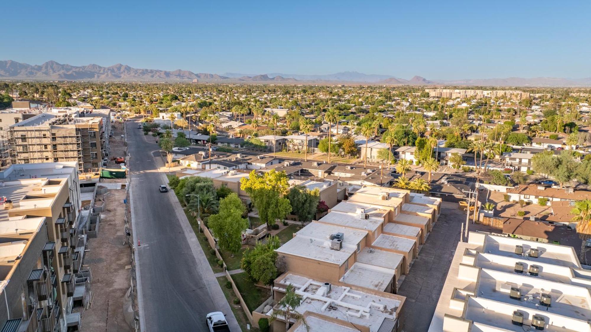Townhome With Pool, Walk To Old Town