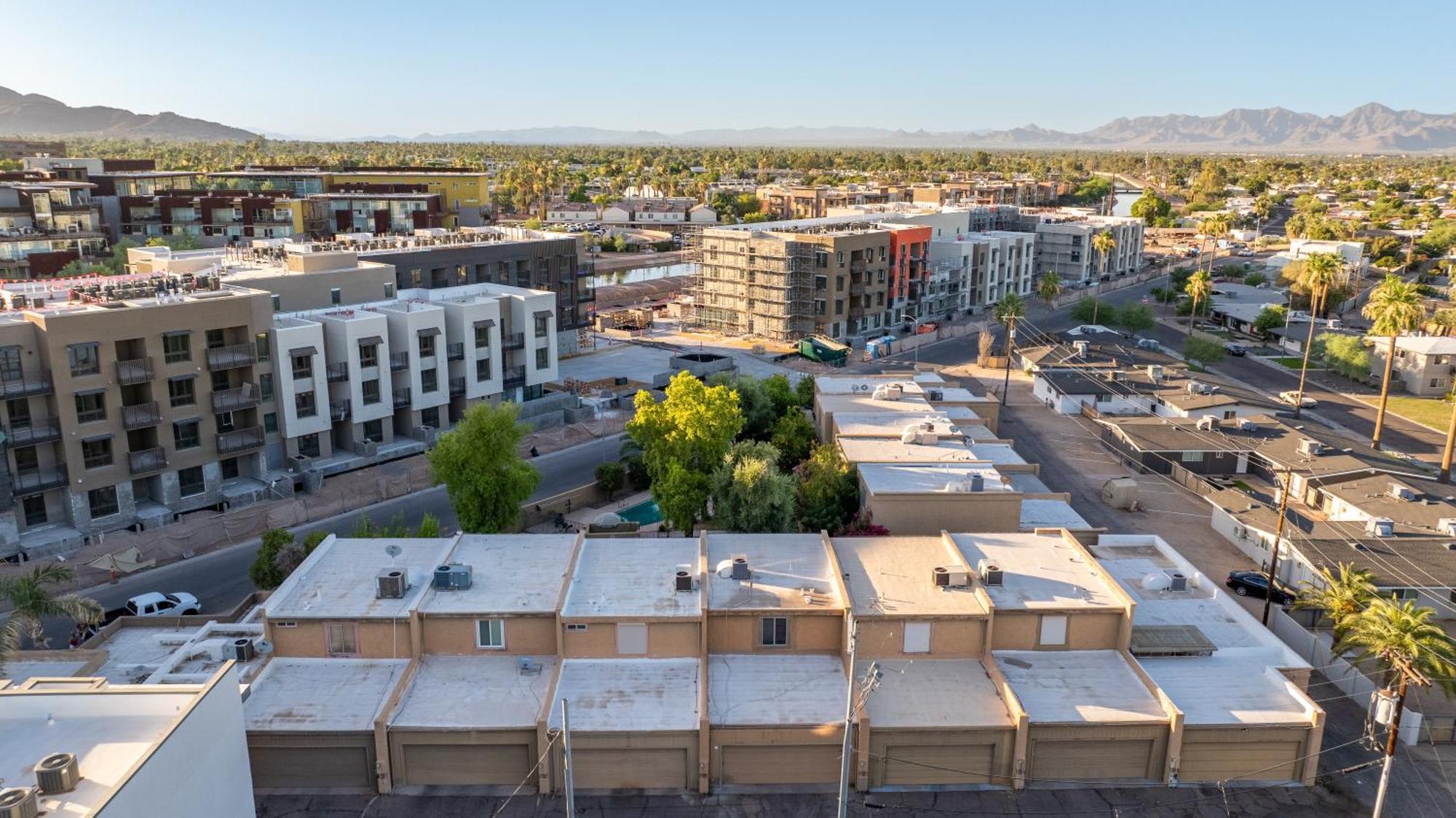 Townhome With Pool, Walk To Old Town