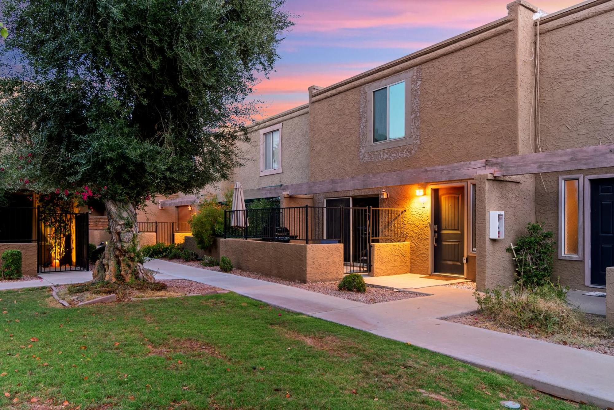 Apartment Townhome With Pool, Walk To Old Town