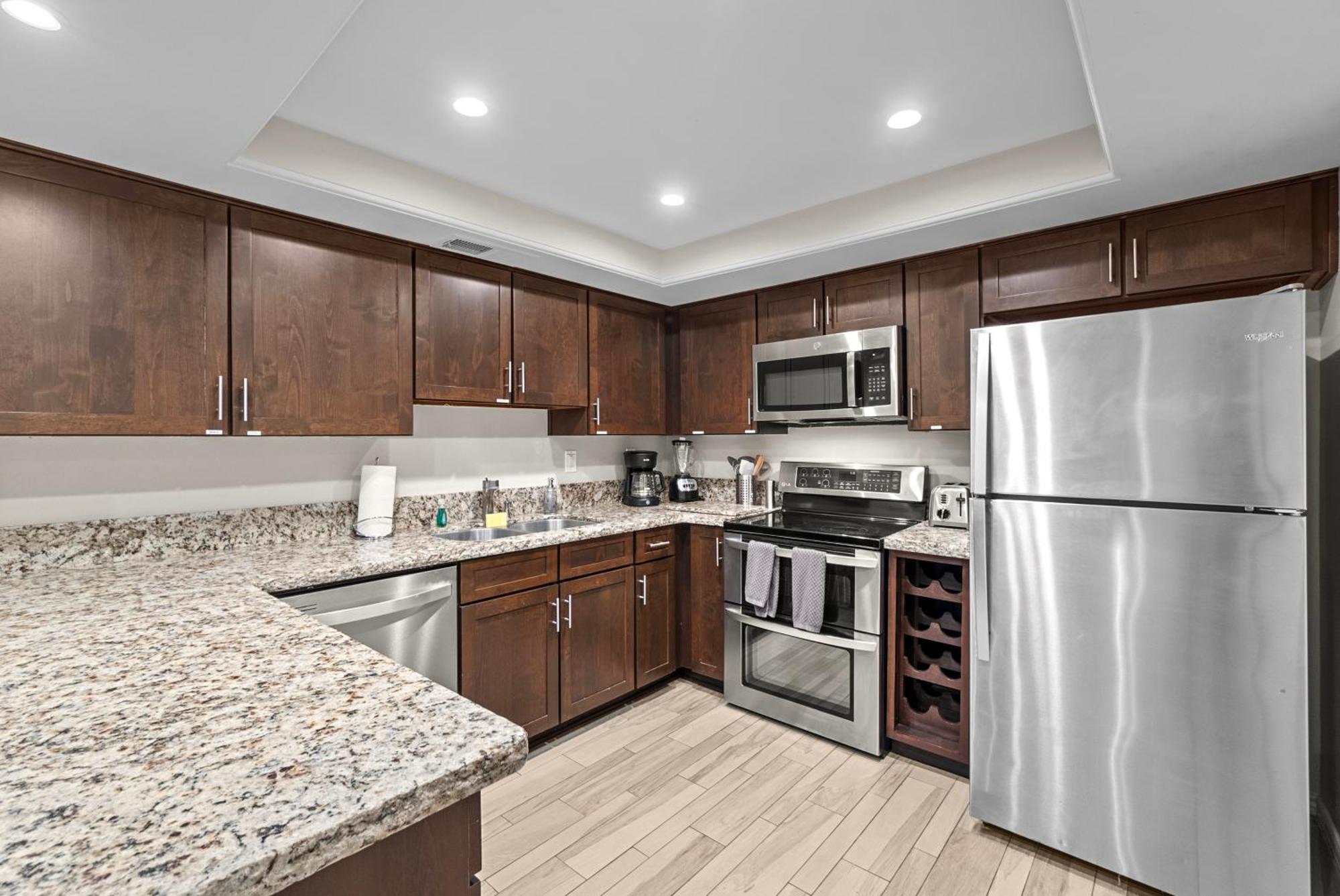 Apartment Townhome With Pool, Walk To Old Town