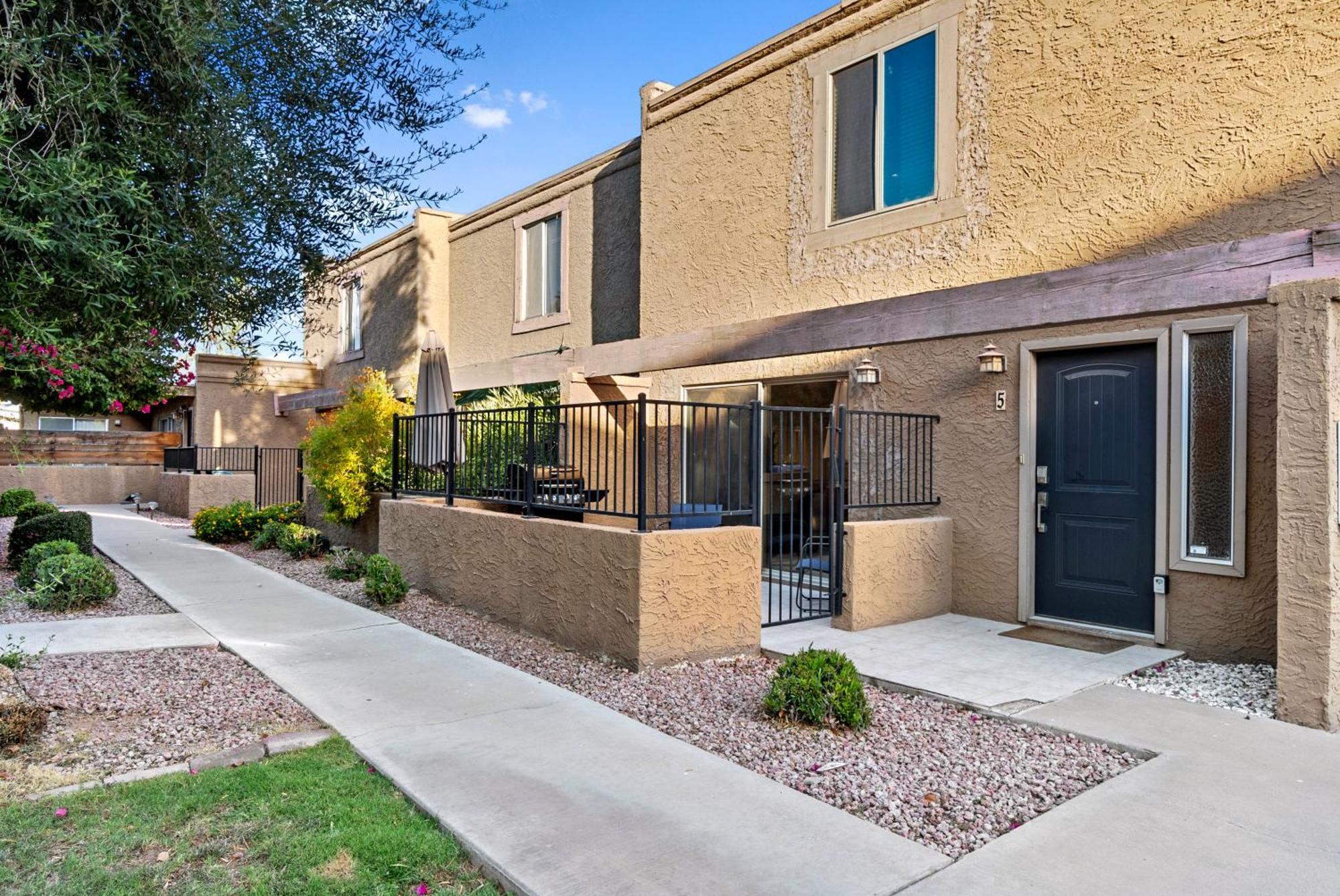 Townhome With Pool, Walk To Old Town Apartment *