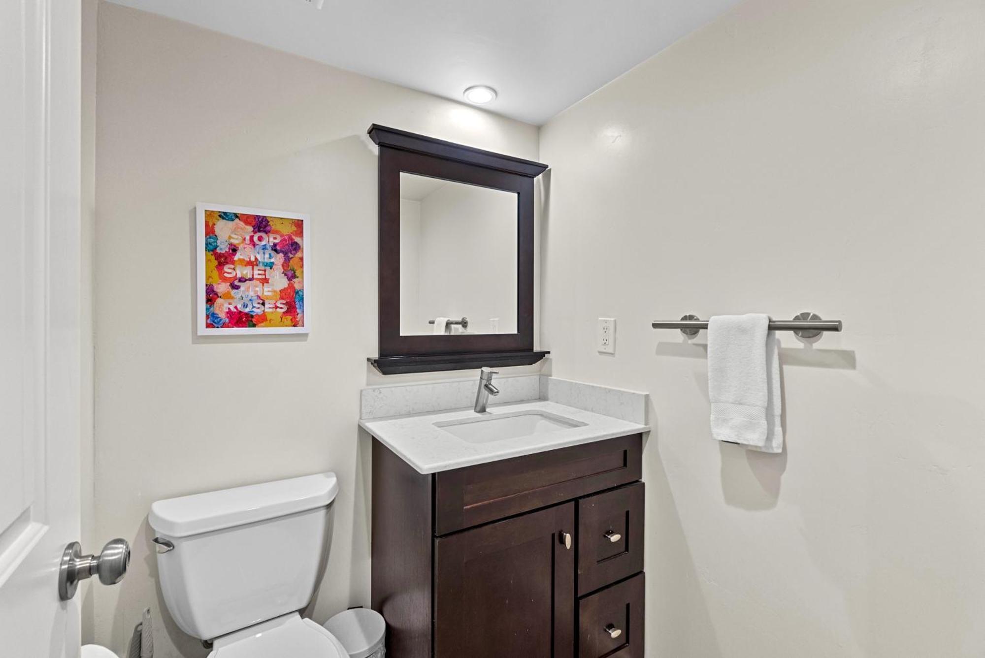 Townhome With Pool, Walk To Old Town Apartment *