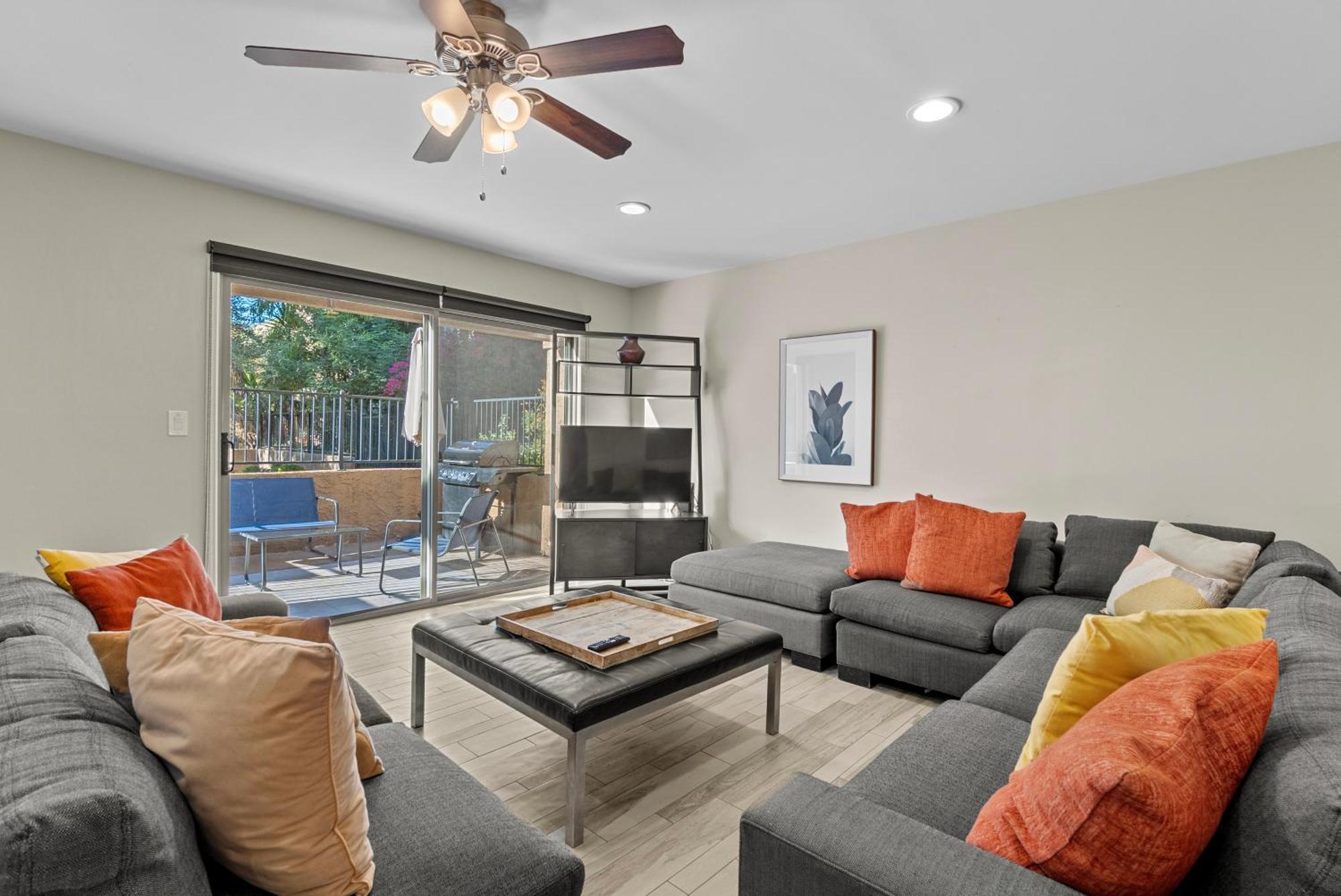 Townhome With Pool, Walk To Old Town