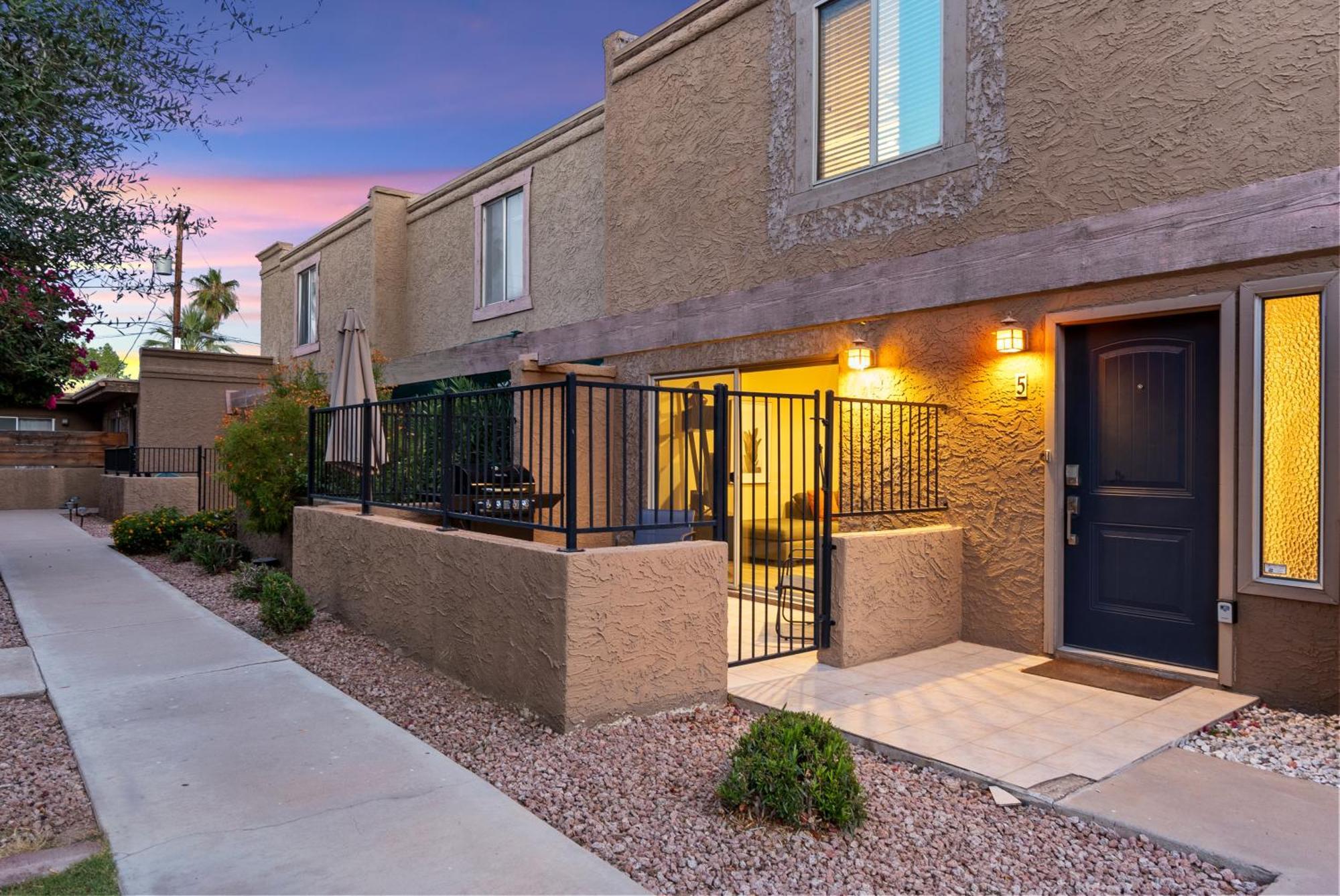 Townhome With Pool, Walk To Old Town Apartment *