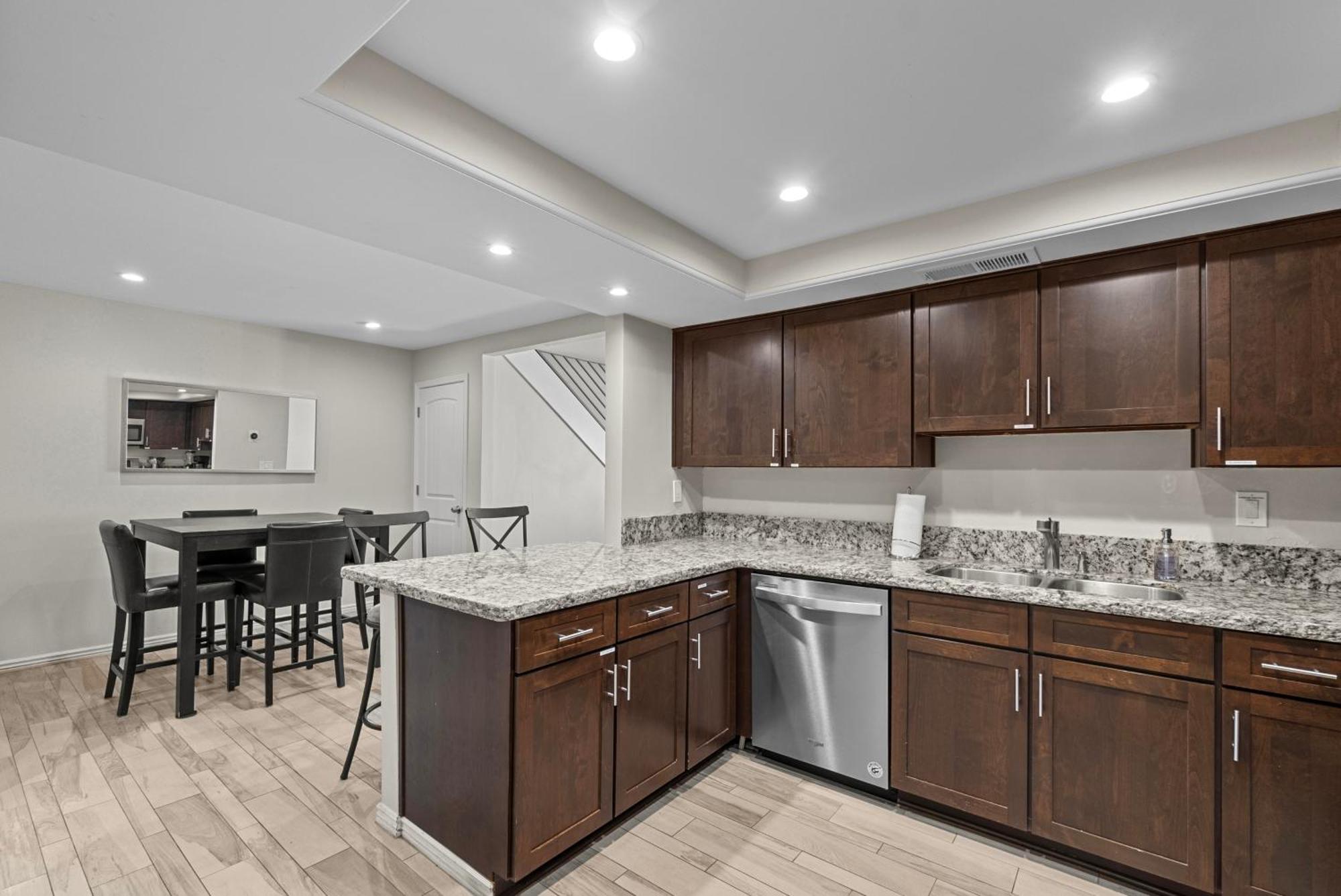 Townhome With Pool, Walk To Old Town * Scottsdale