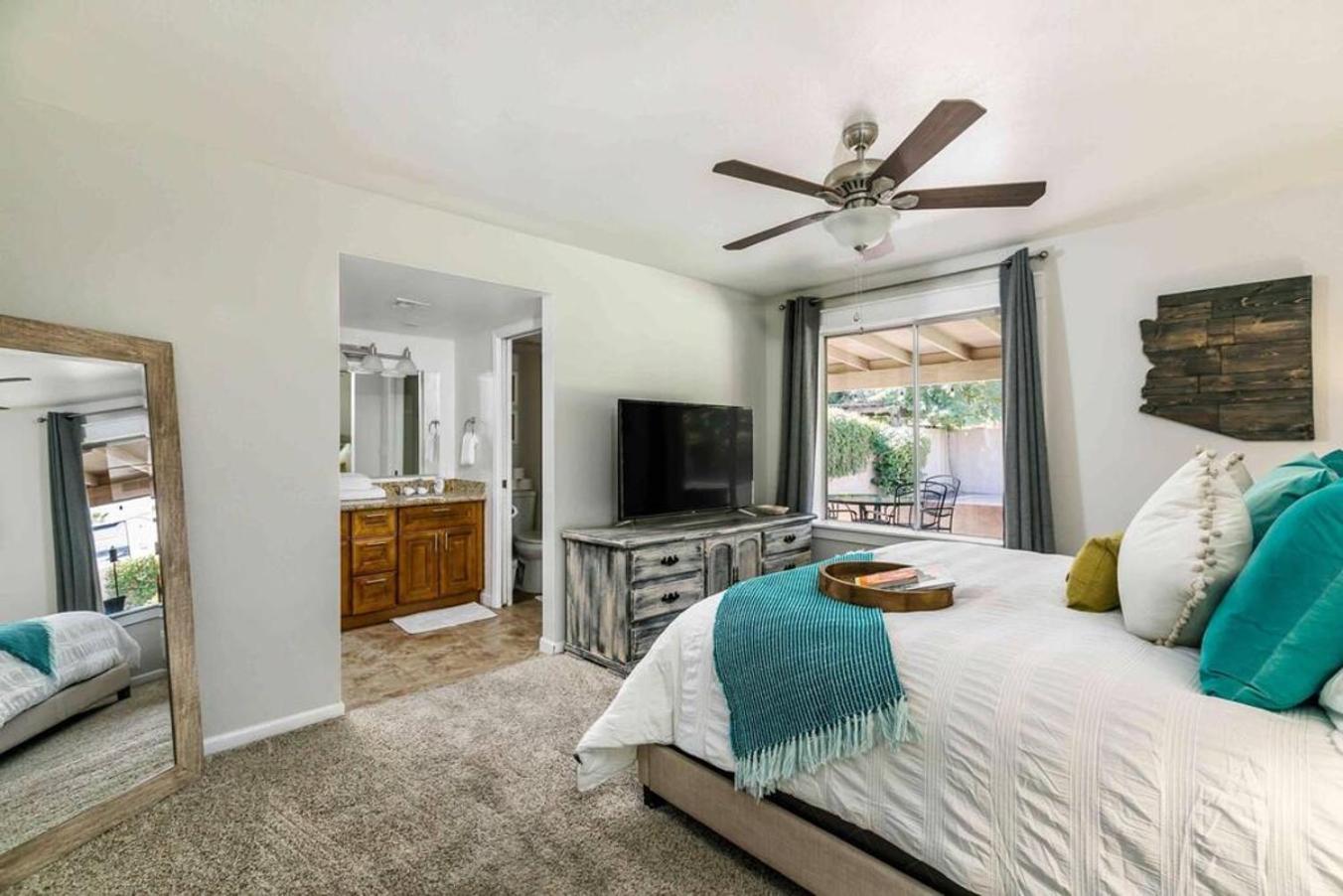 Spacious Backyard W Free Heated Pool, Tv And Bbq *