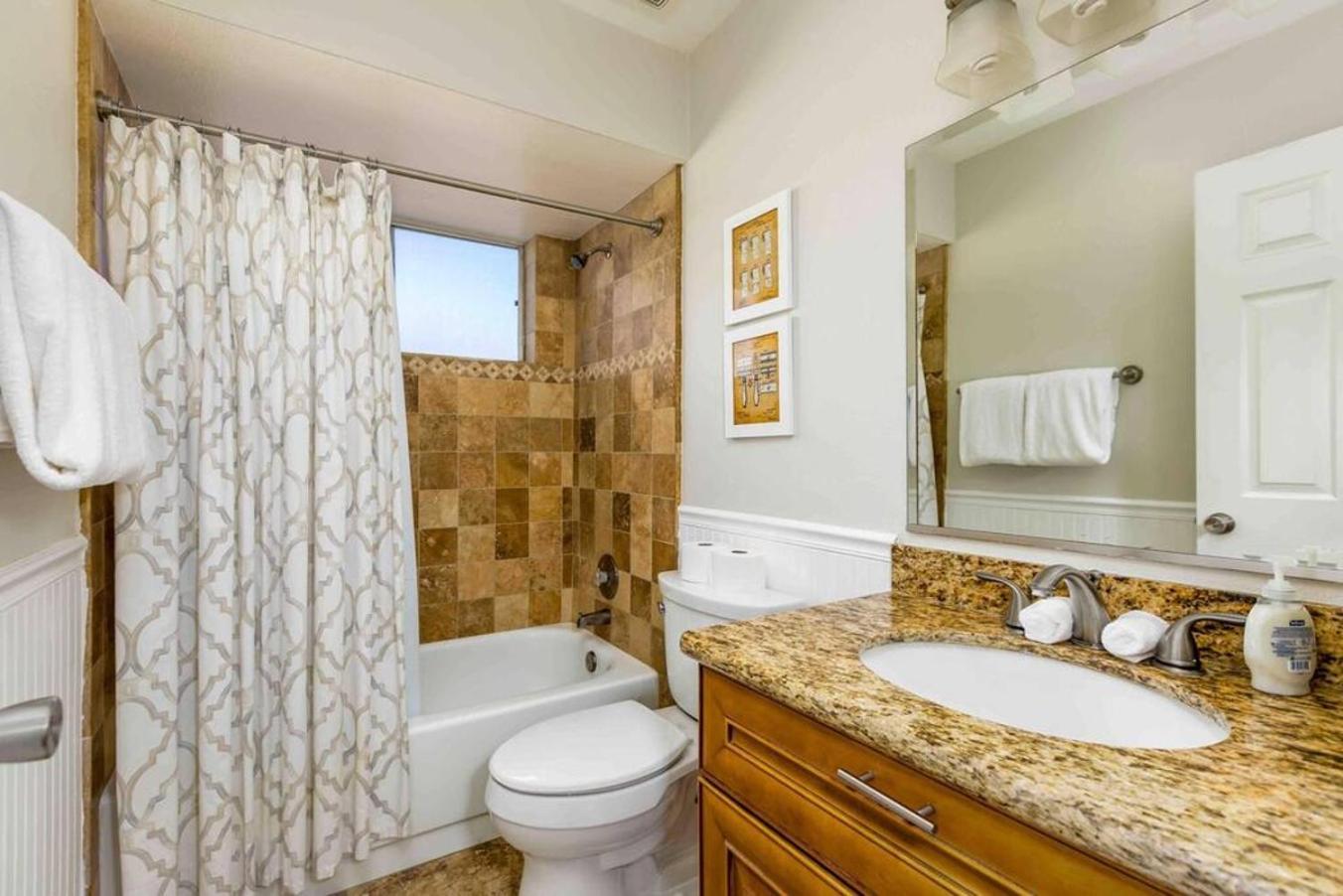 Spacious Backyard W Free Heated Pool, Tv And Bbq Holiday home Scottsdale