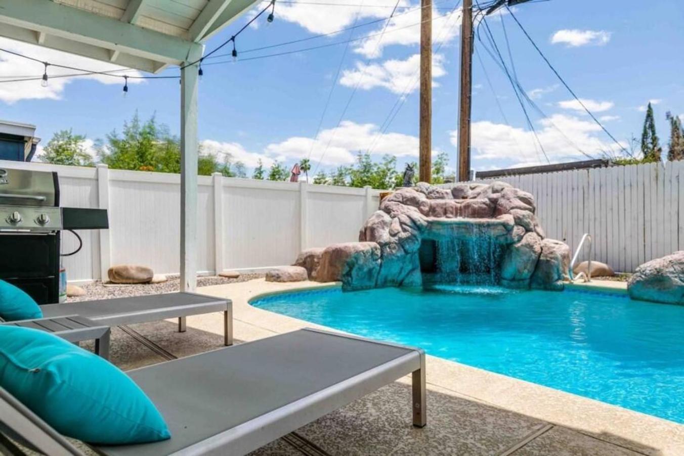 Holiday home Walk To Old Town, Free Heated Pool W Waterfall Scottsdale