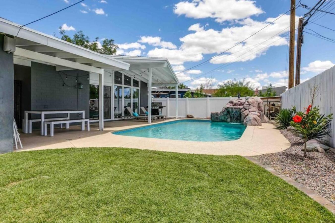 Walk To Old Town, Free Heated Pool W Waterfall Holiday home Scottsdale