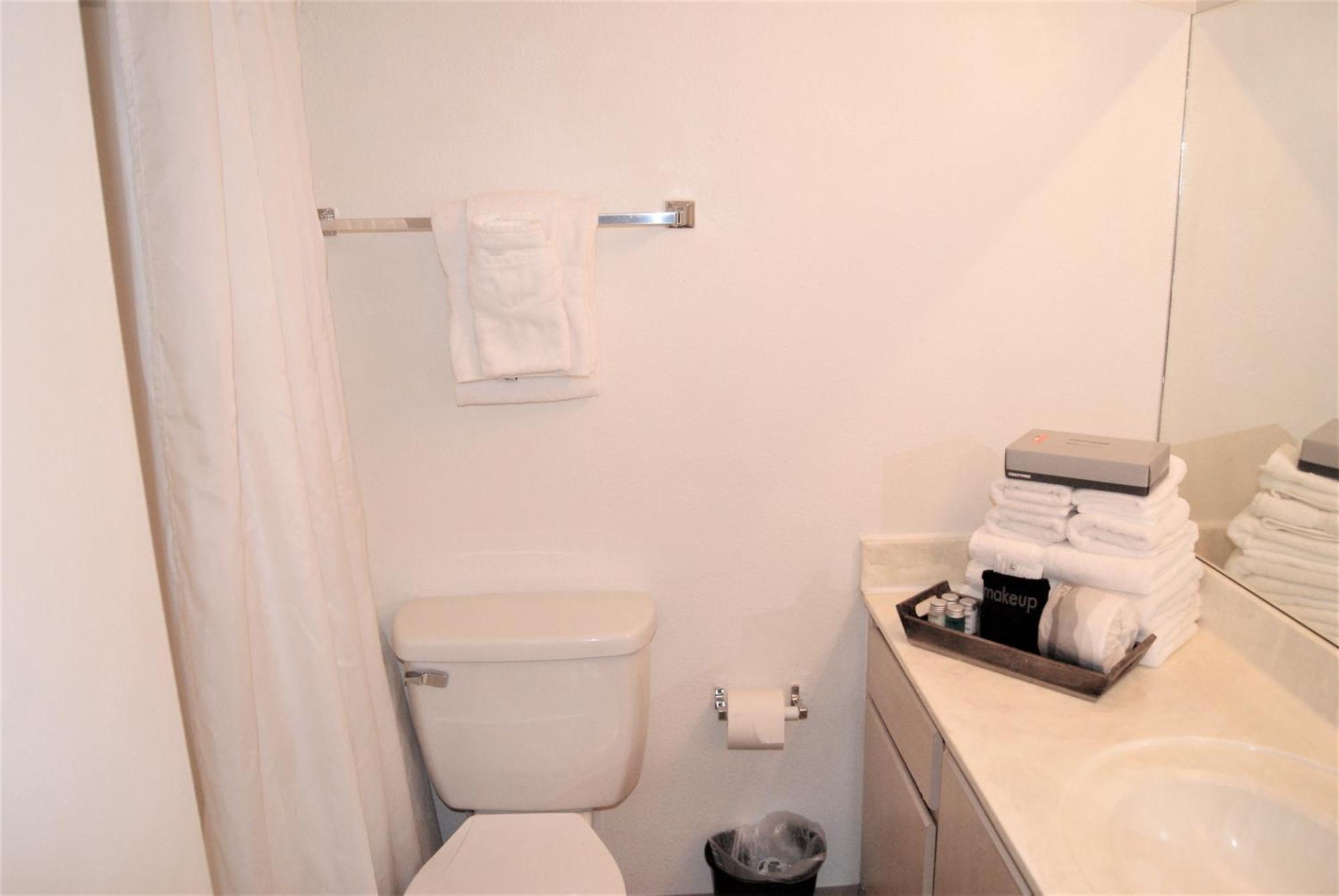 142 Fully Furnished 1br Suite-pet Friendly Apartment Scottsdale