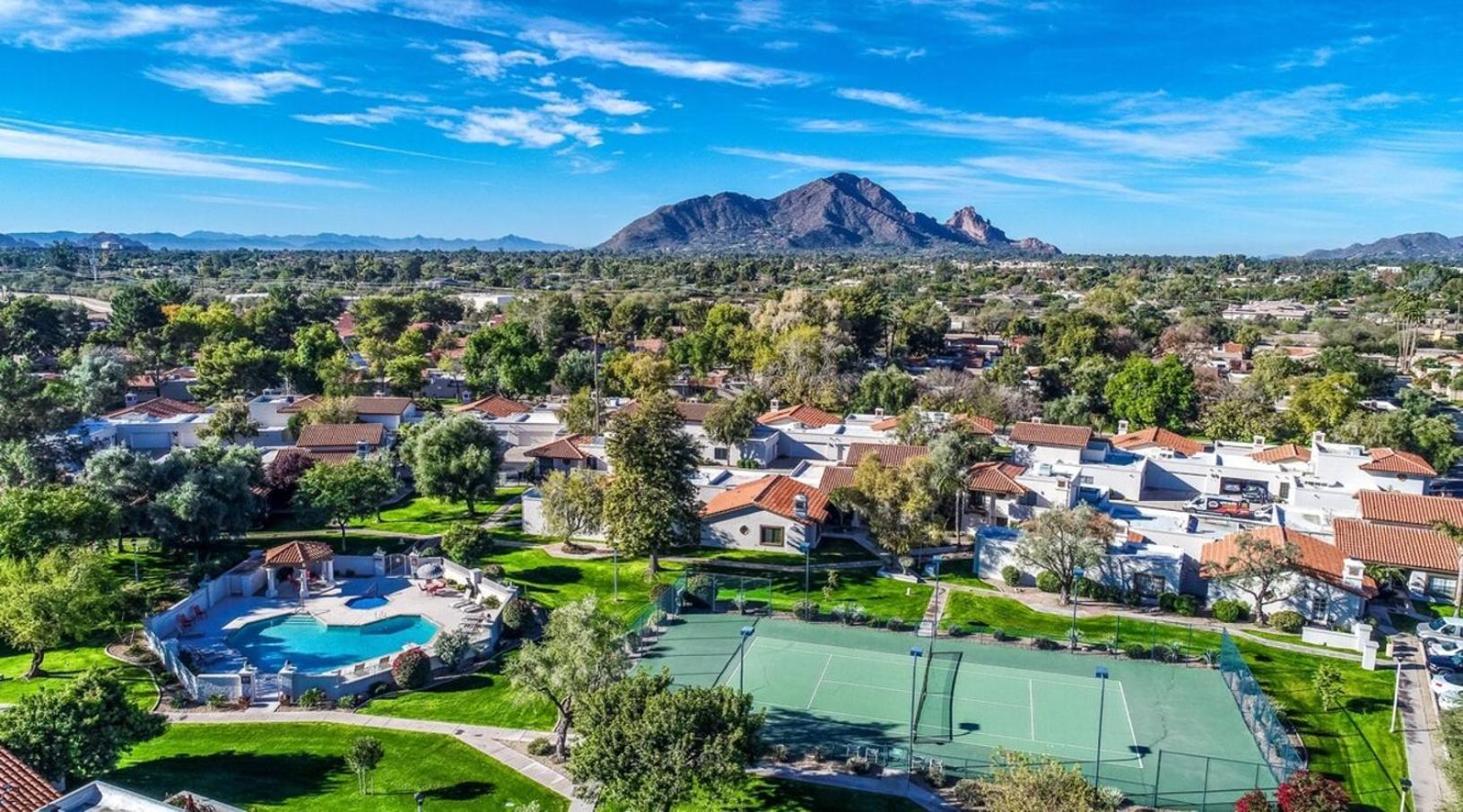Patio View Of Golf & Mountains, Near Tennis & Pool Holiday home Scottsdale