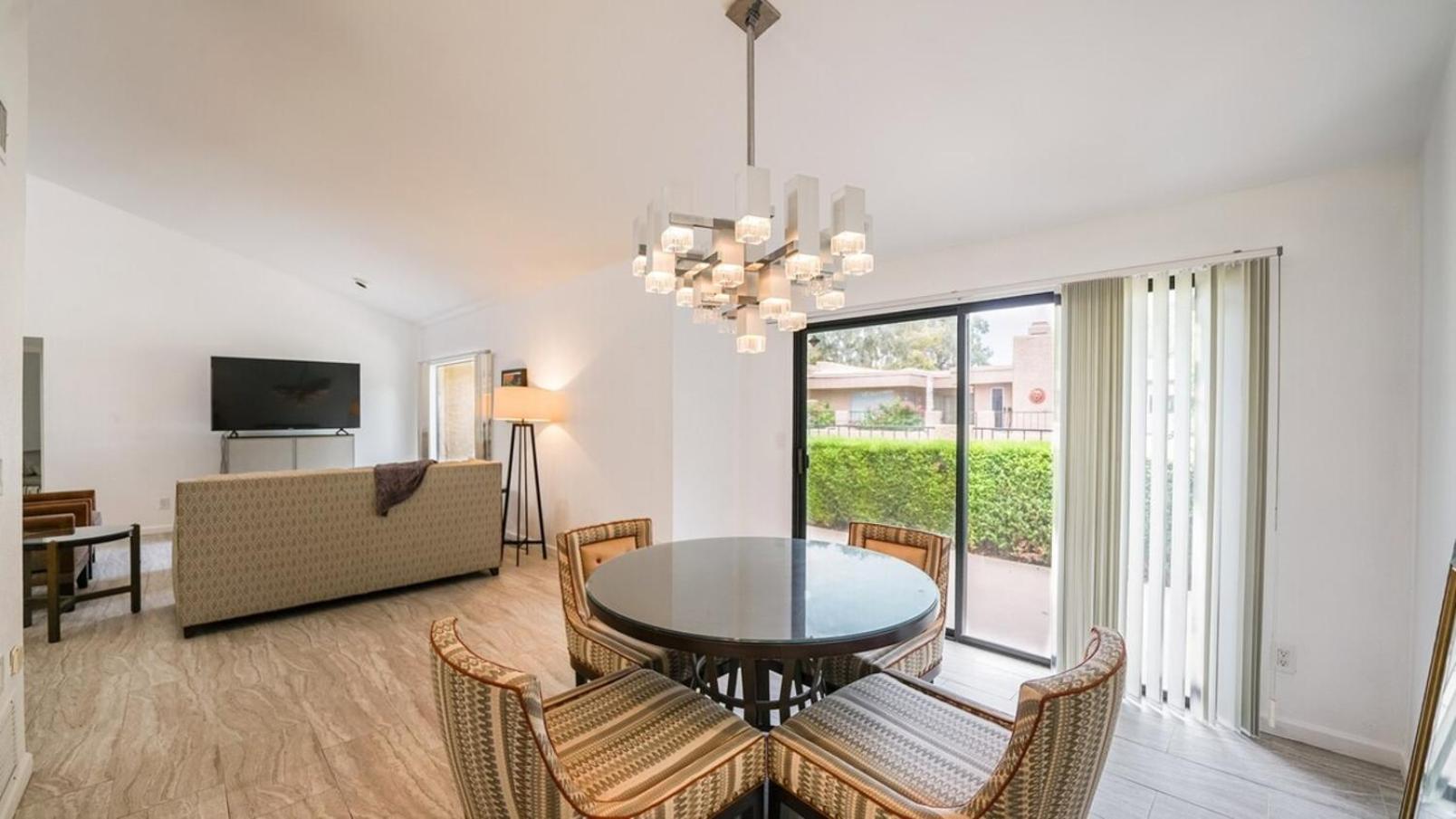 Guest Casita, New Pickleball, Tile Floor Holiday home