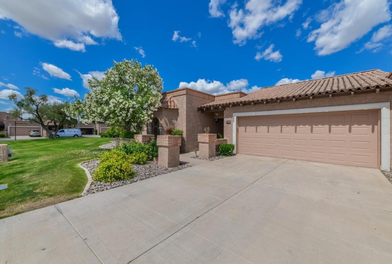 Updated, Enclosed Patio, Corner Lot, Bike Trail Holiday home