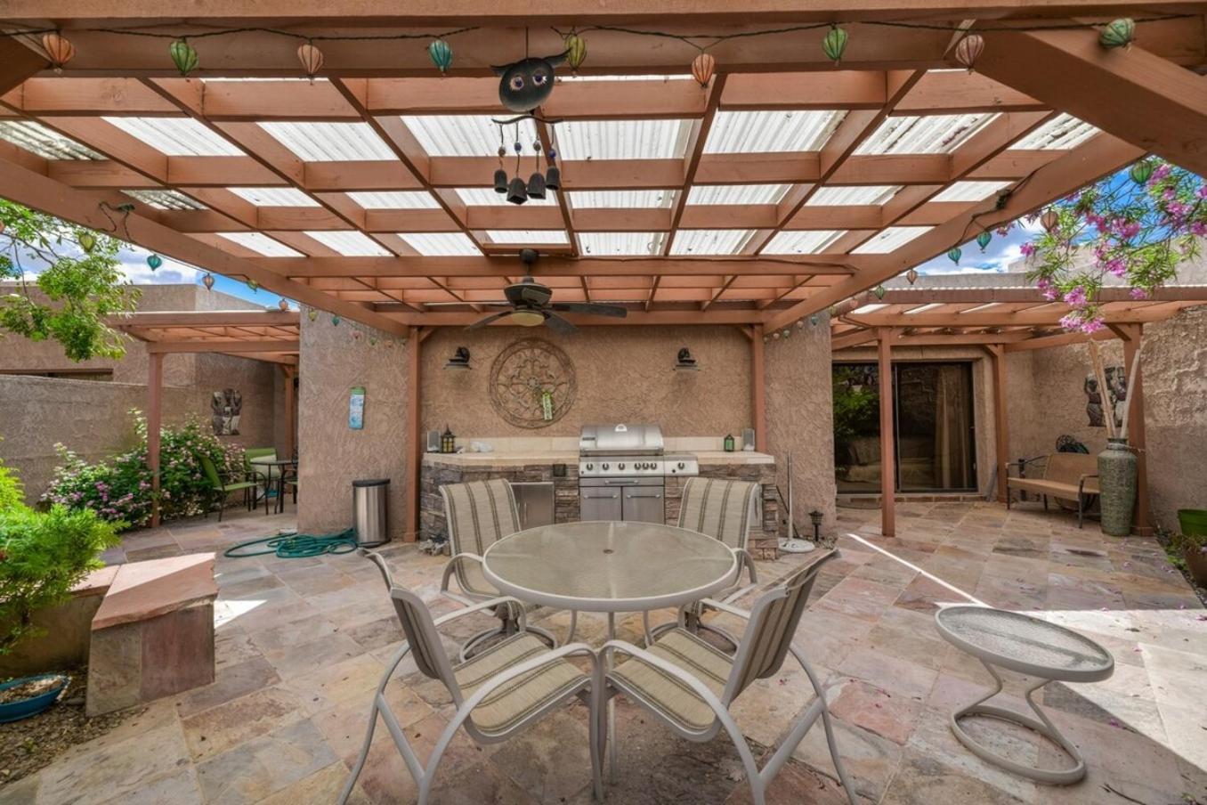 Holiday home Updated, Enclosed Patio, Corner Lot, Bike Trail Scottsdale