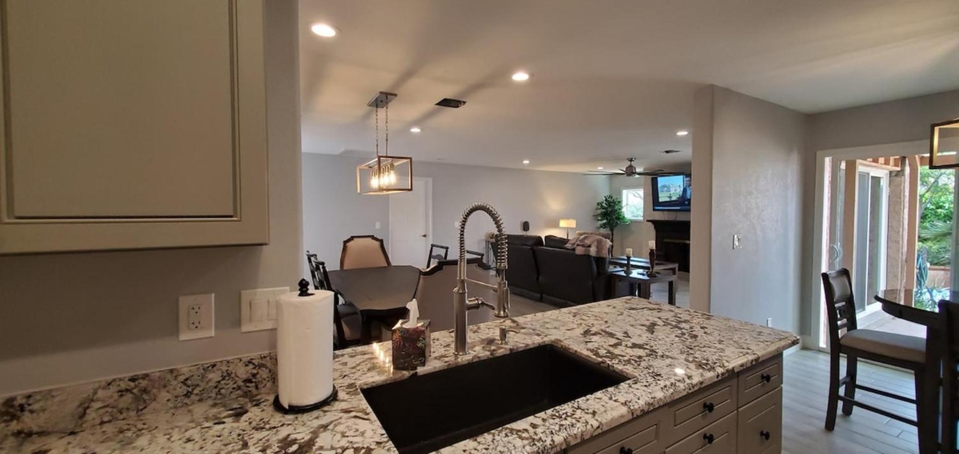 Holiday home Updated, Enclosed Patio, Corner Lot, Bike Trail