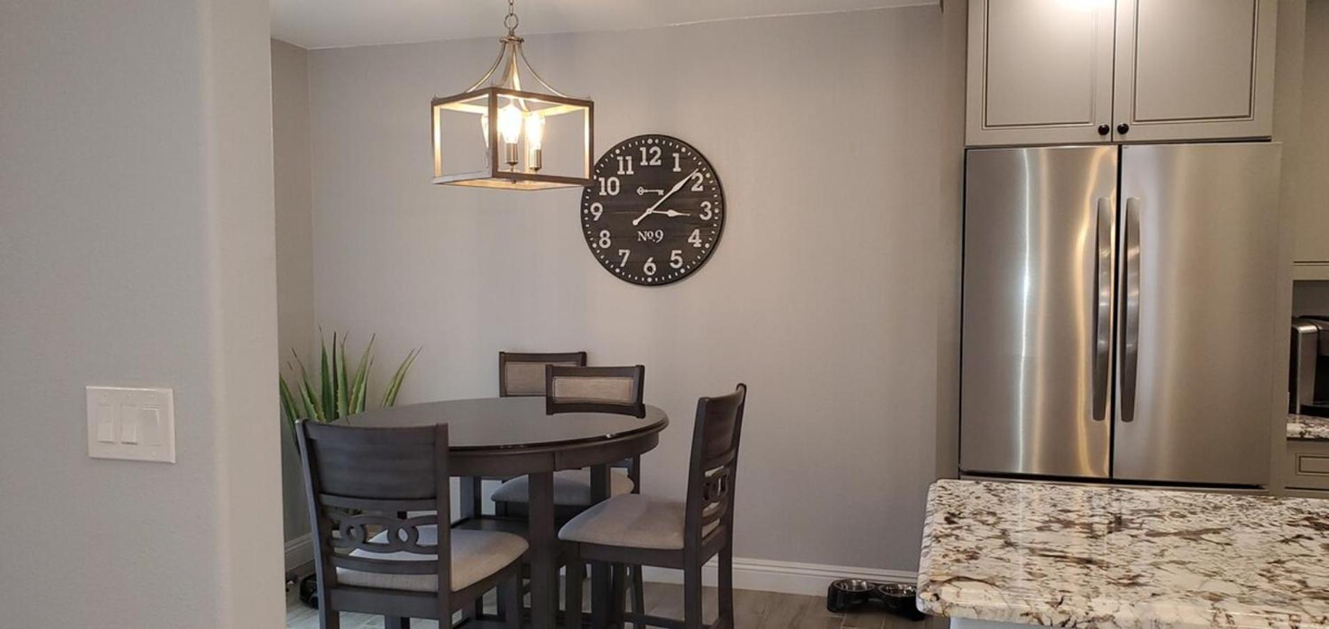 Updated, Enclosed Patio, Corner Lot, Bike Trail Holiday home *