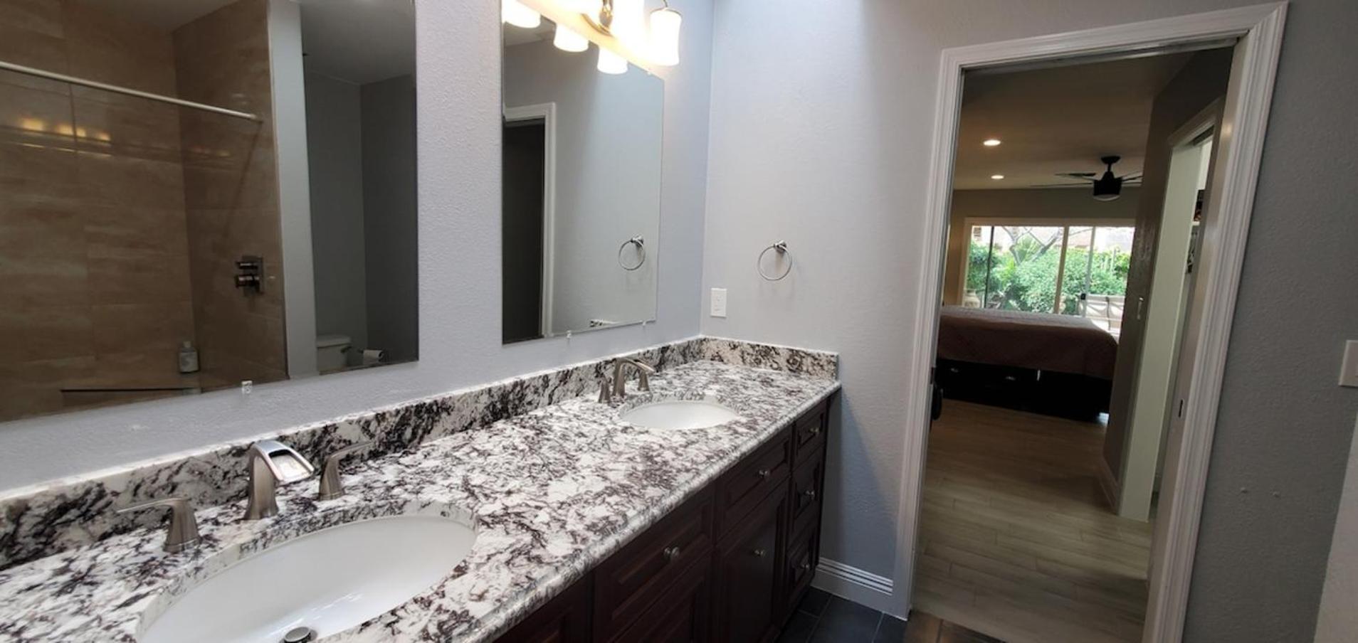 Holiday home Updated, Enclosed Patio, Corner Lot, Bike Trail *
