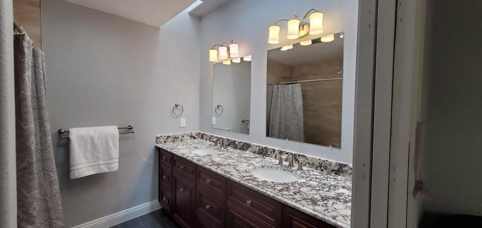 Updated, Enclosed Patio, Corner Lot, Bike Trail Holiday home
