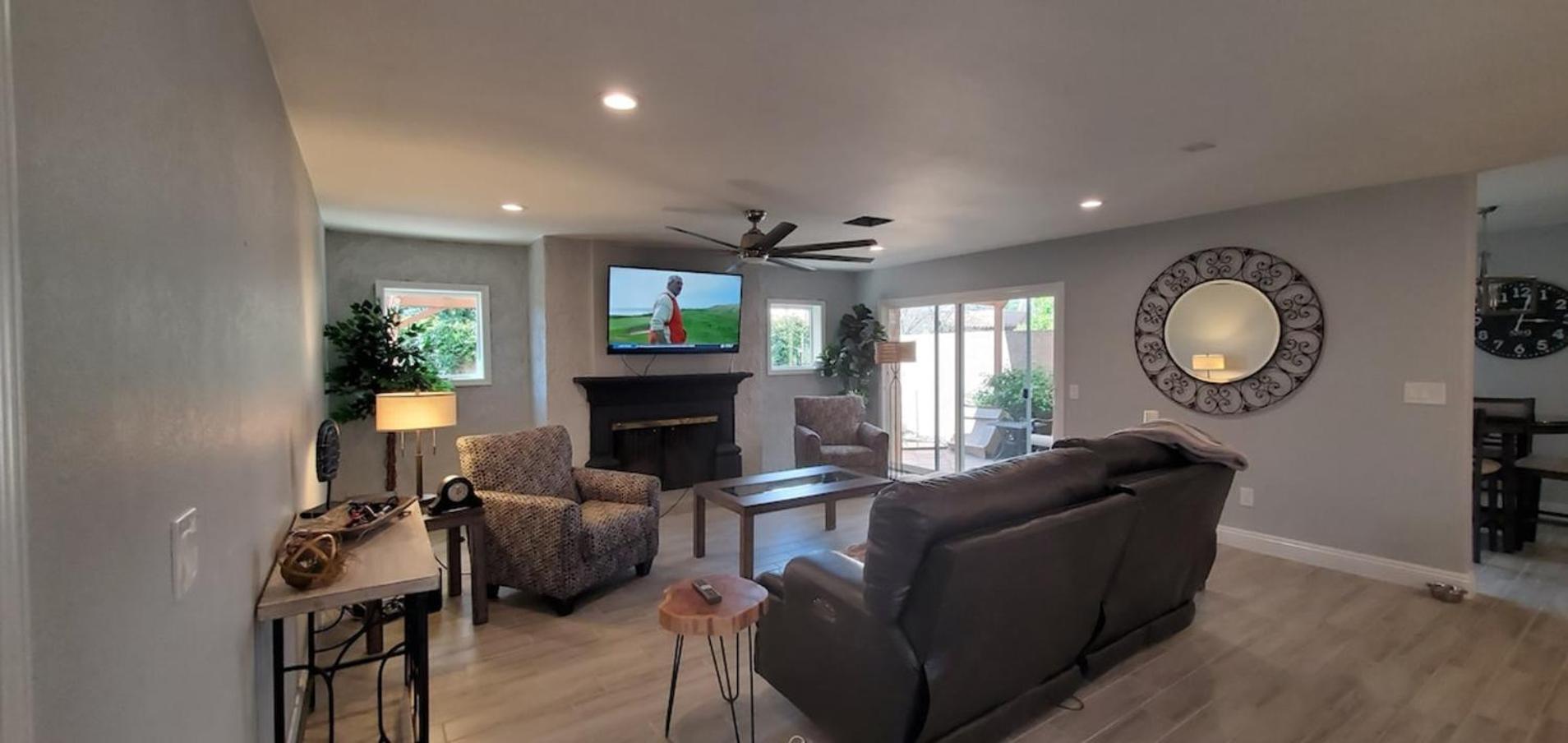 Holiday home Updated, Enclosed Patio, Corner Lot, Bike Trail