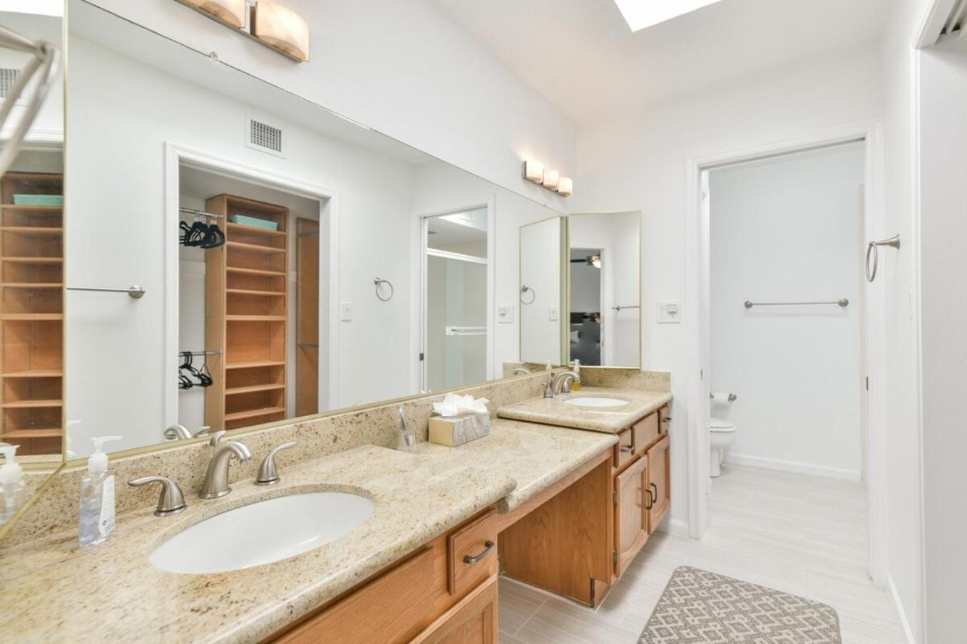 Holiday home Peaceful Privacy-tennis-greenbelt-golf-walkable