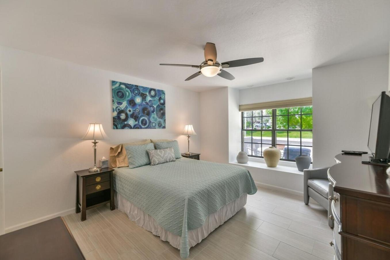 Peaceful Privacy-tennis-greenbelt-golf-walkable