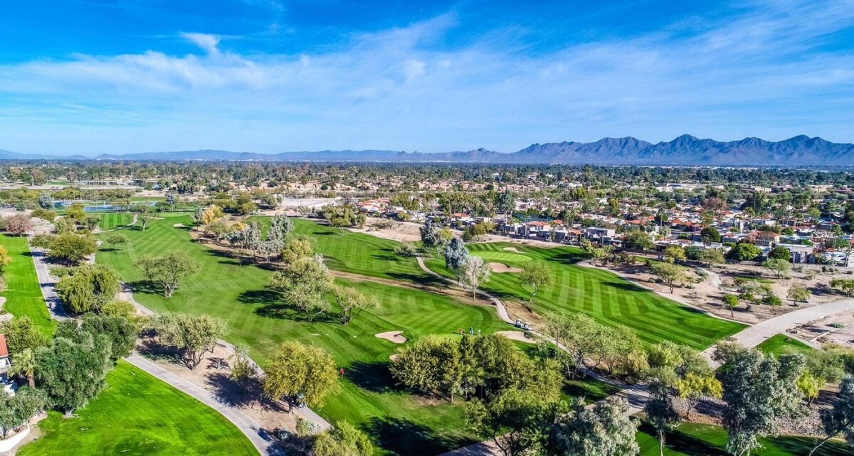 Peaceful Privacy-tennis-greenbelt-golf-walkable * Scottsdale