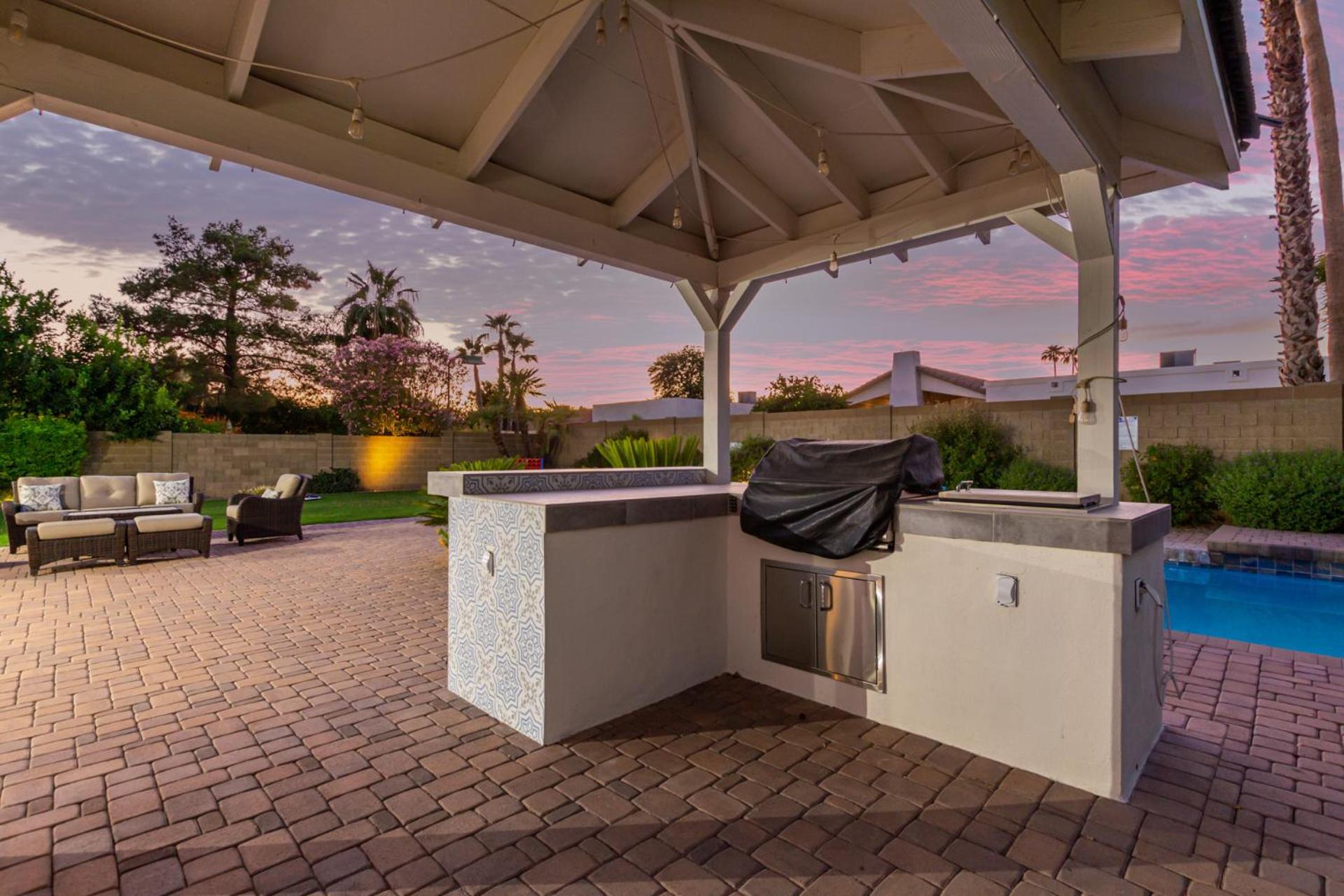 Sweetwater - Resort-style Getaway - Pool, & Fire Pit Haven